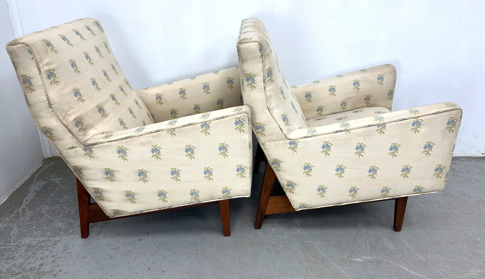 Pair Jens Risom Walnut Framed Lounge Chairs. - 3