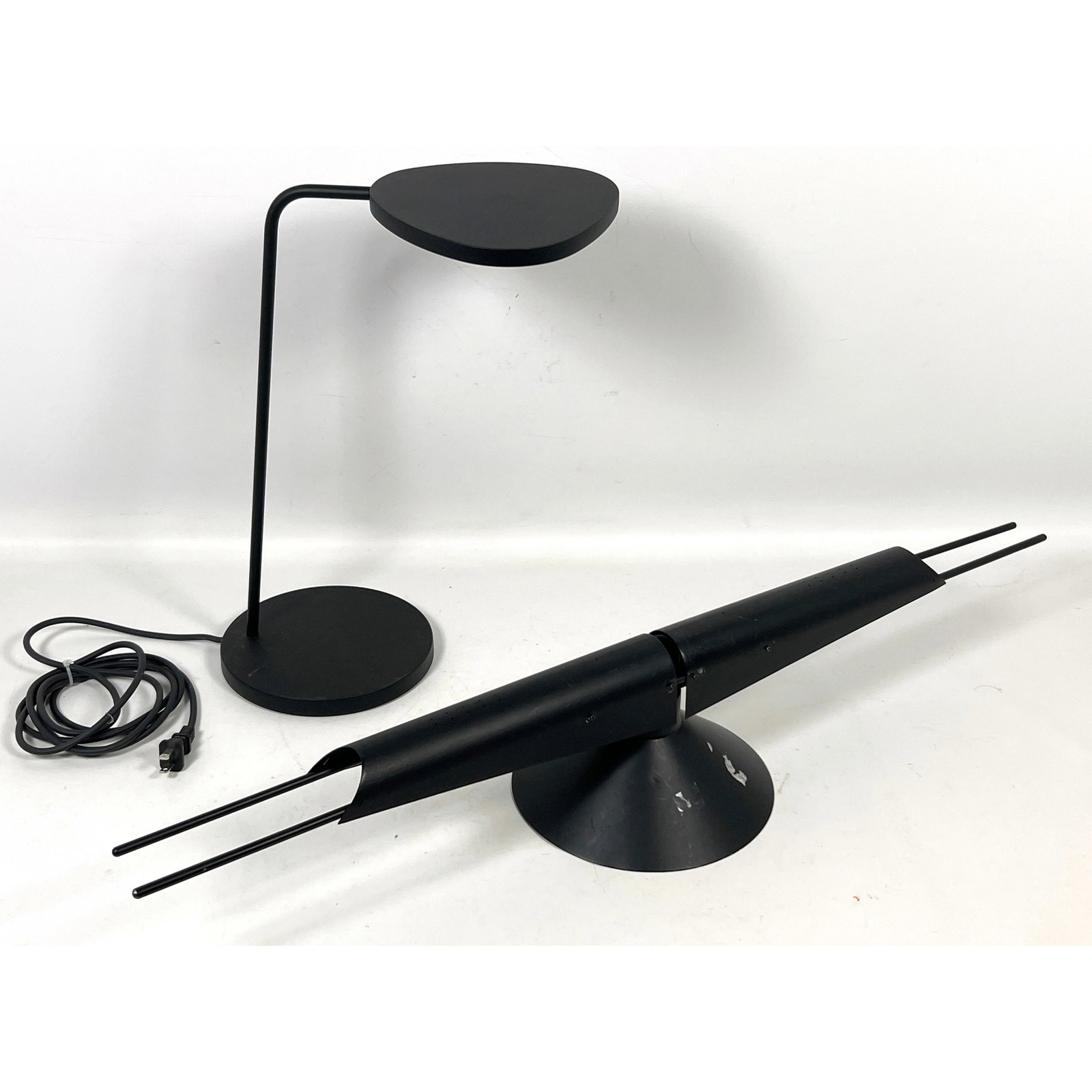 2pcs Lighting. Muuto Leaf Table Lamp and Piotr Sierakowski for Koch and Lowy Custom Sconce: 2pcs Lighting. Muuto Leaf Table Lamp and Piotr Sierakowski for Koch and Lowy Custom Sconce Dimensions: Height: 5 inches, Width: 32 inches, Depth: 9 inches. - Additional Dimensions: tall H: 17 inches, 
