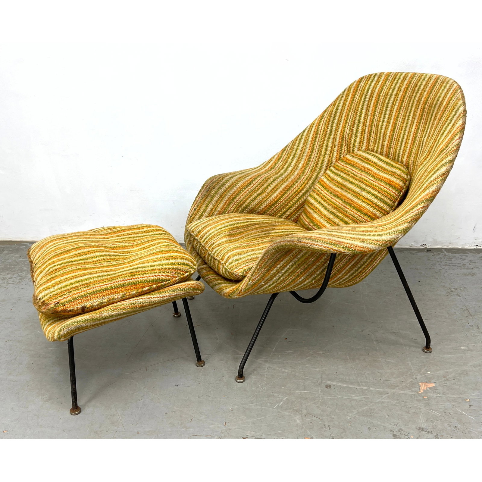 Eero Saarinen for Knoll Womb Lounge Chair and Ottoman. (1 of 11)