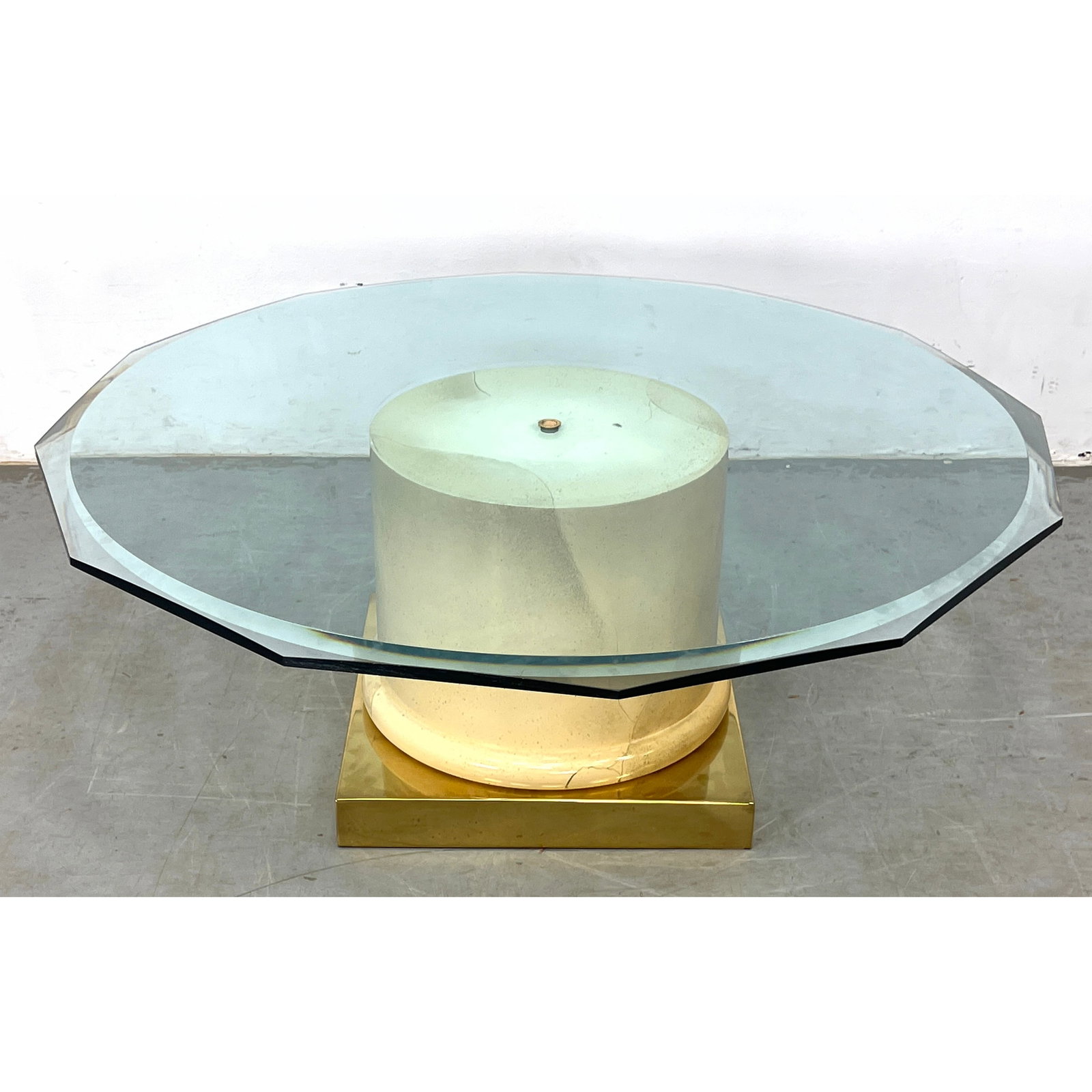 Post Modern Pedestal Coffee Table with Glass Top.: Post Modern Pedestal Coffee Table with Glass Top. Dimensions: Height: 16.5 inches, Width: 42 inches, Depth: 42 inches. ---