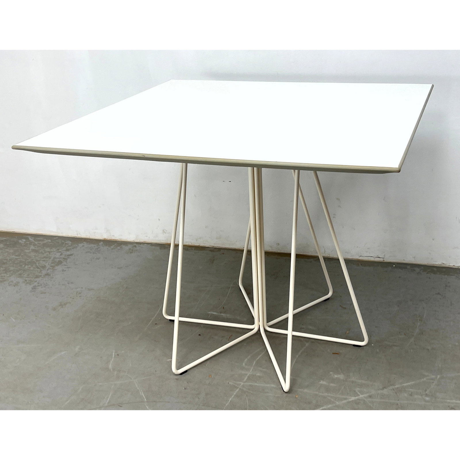 Vignelli Designs Paper Clip Cafe Dining Table. Knoll Studio 1996 (1 of 7)