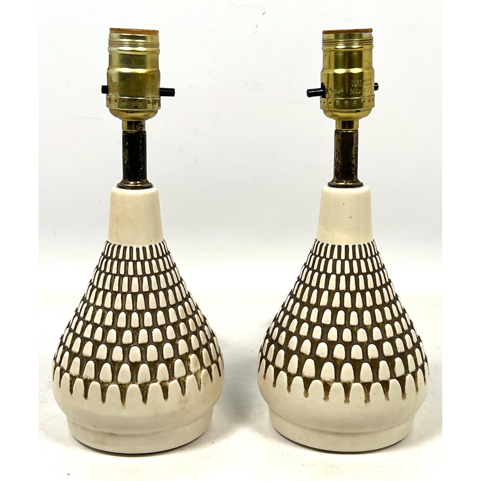 Pair Mid Century Modern Small Table Lamps. (1 of 8)