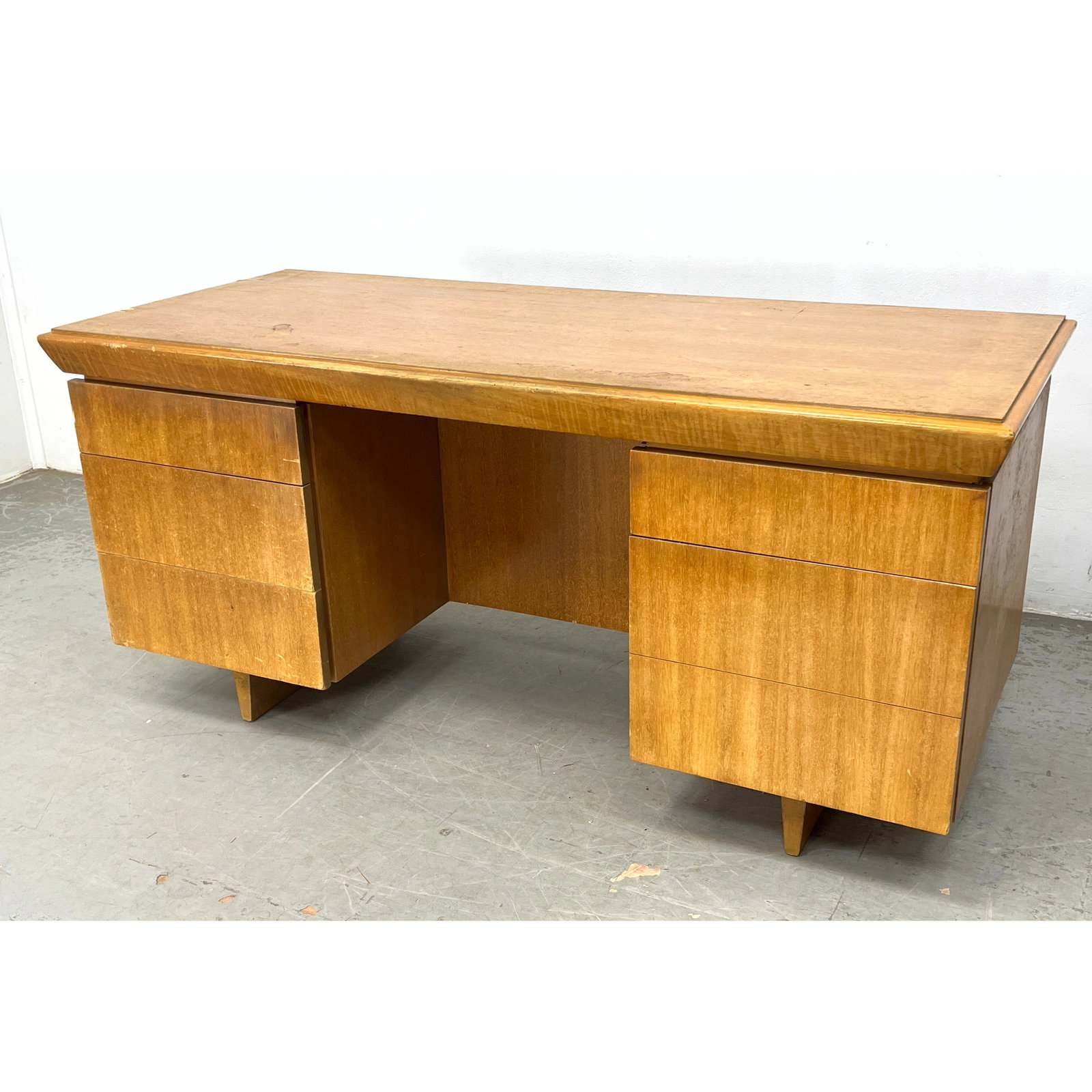 Brown Saltman Executive Desk. (1 of 11)