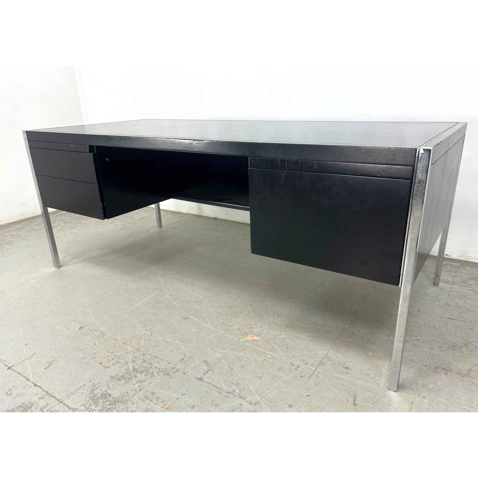 Richard Schultz for Knoll Ebonized Executive Desk. (1 of 8)