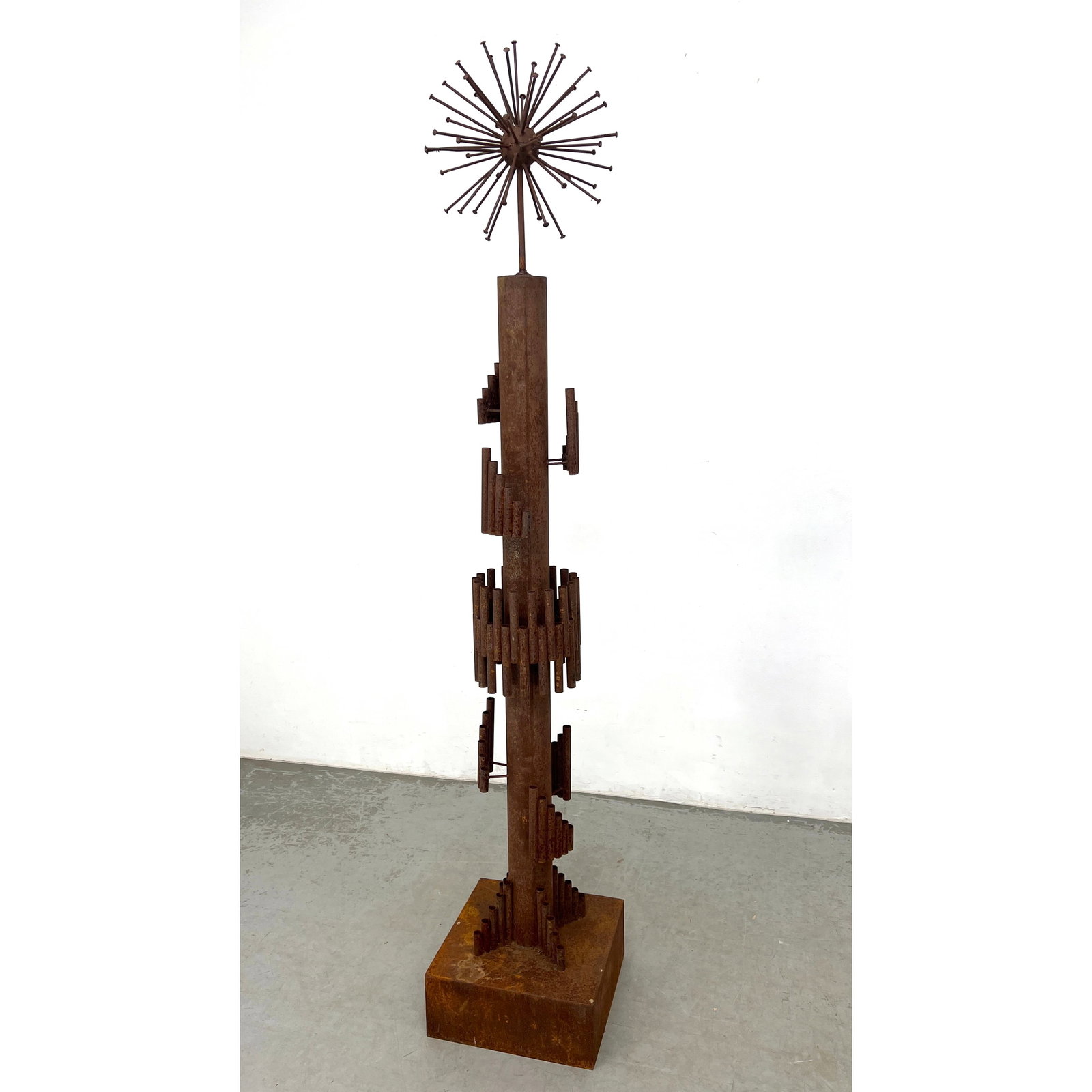 Tall Abstract Modern Garden Sculpture.: Tall Abstract Modern Garden Sculpture. Dimensions: Height: 83 inches, Width: 15 inches, Depth: 15 inches. ---