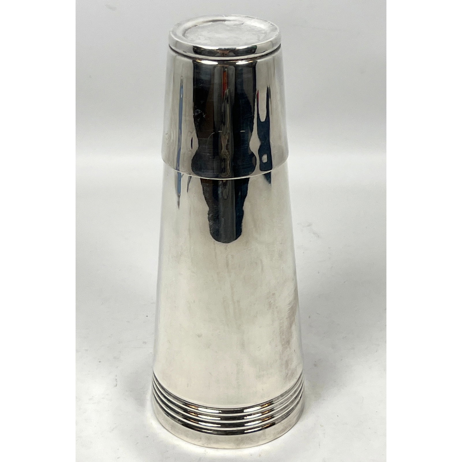 Ralph Lauren Silver Plate Cocktail Shaker. (1 of 11)