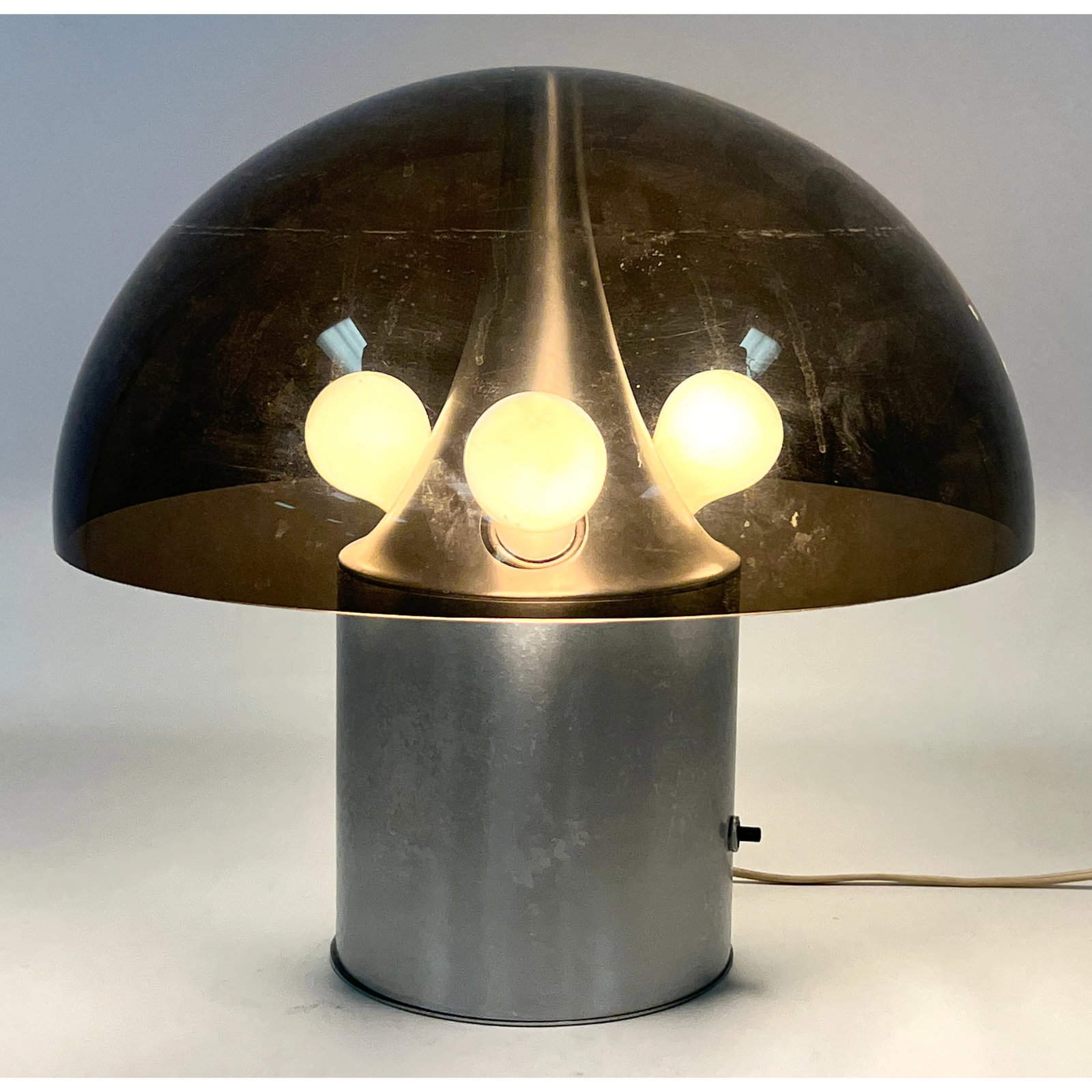 Mid Century Modern Space Age mushroom-form. Table Lamp. (1 of 13)