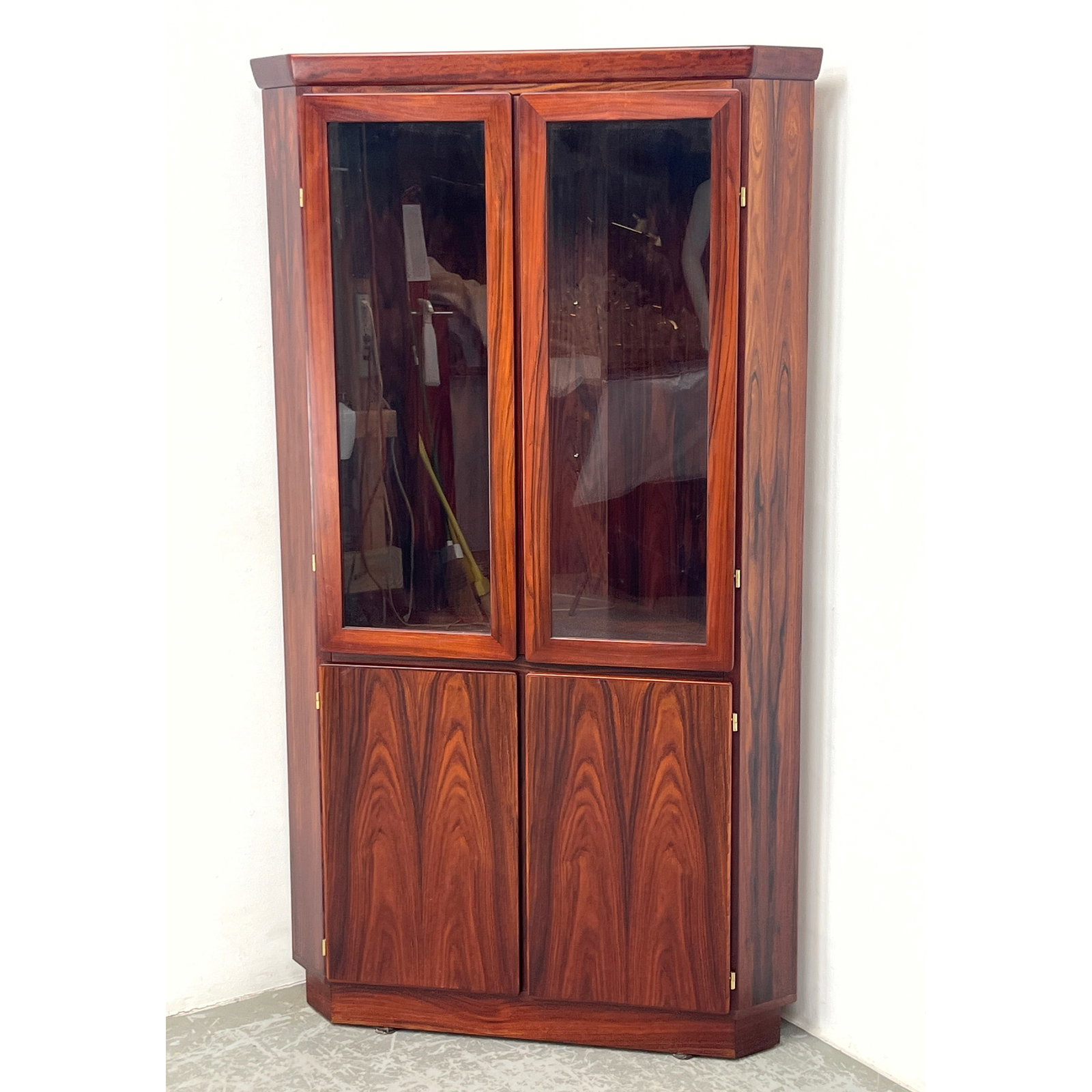 Danish Mid-Century Modern rosewood corner display cabinet manufactured by Skovby Mobelfabrik (1 of 12)