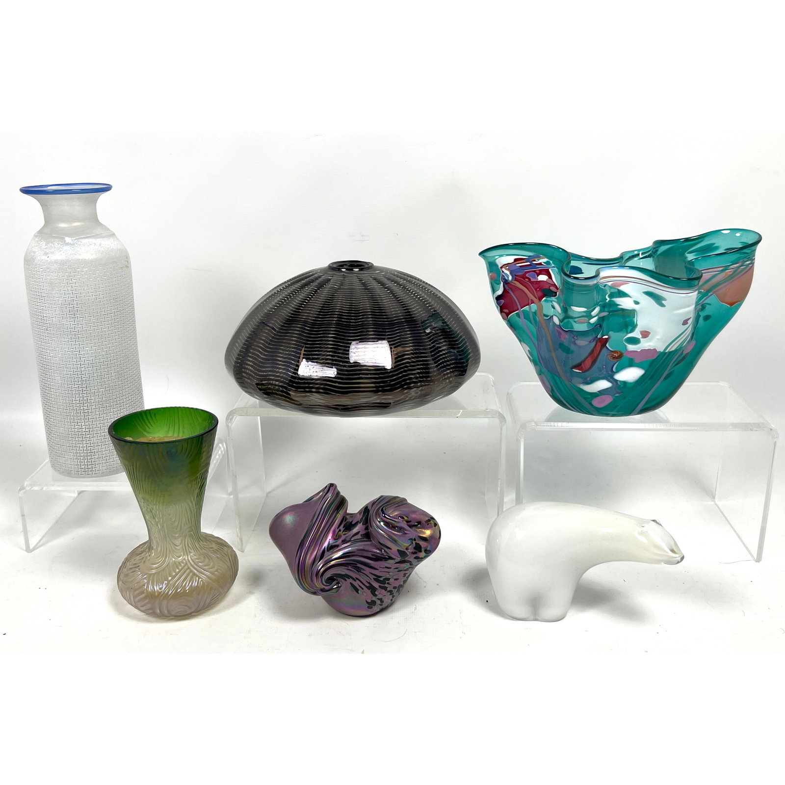 6pcs Art Glass. Kosta Boda, Benjamin Moore, and Wedgwood. Group includes a tall, slender Artistico v: 6pcs Art Glass. Kosta Boda, Benjamin Moore, and Wedgwood. Group includes a tall, slender Artistico vase designed by Bertil Vallien for Kosta Boda, featuring a frosted surface, a flared cobalt blue rim