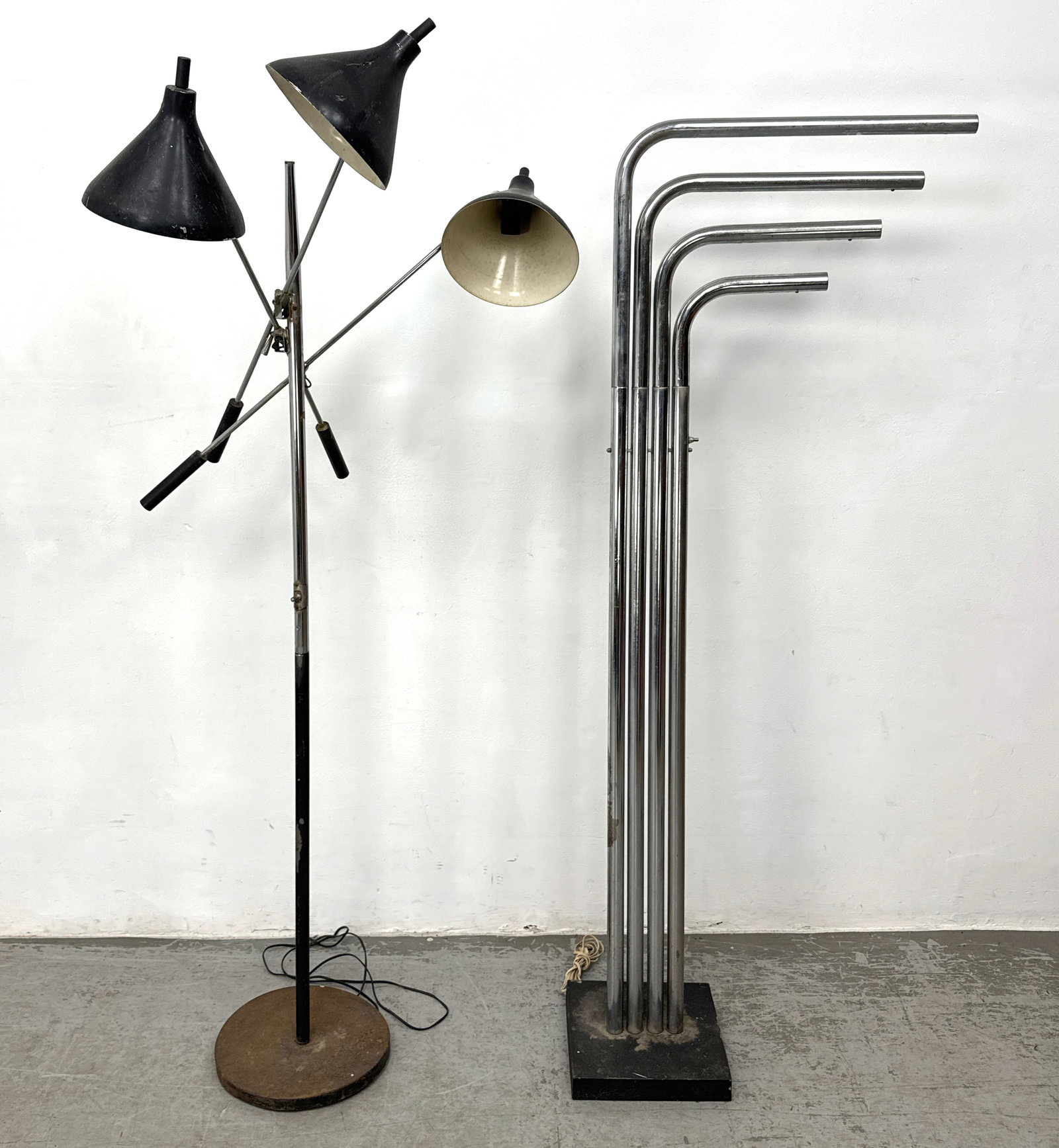 2 lamps. Goffredo Reggiani Floor Lamp. Triennale style lamp. Needs restoration. (1 of 16)