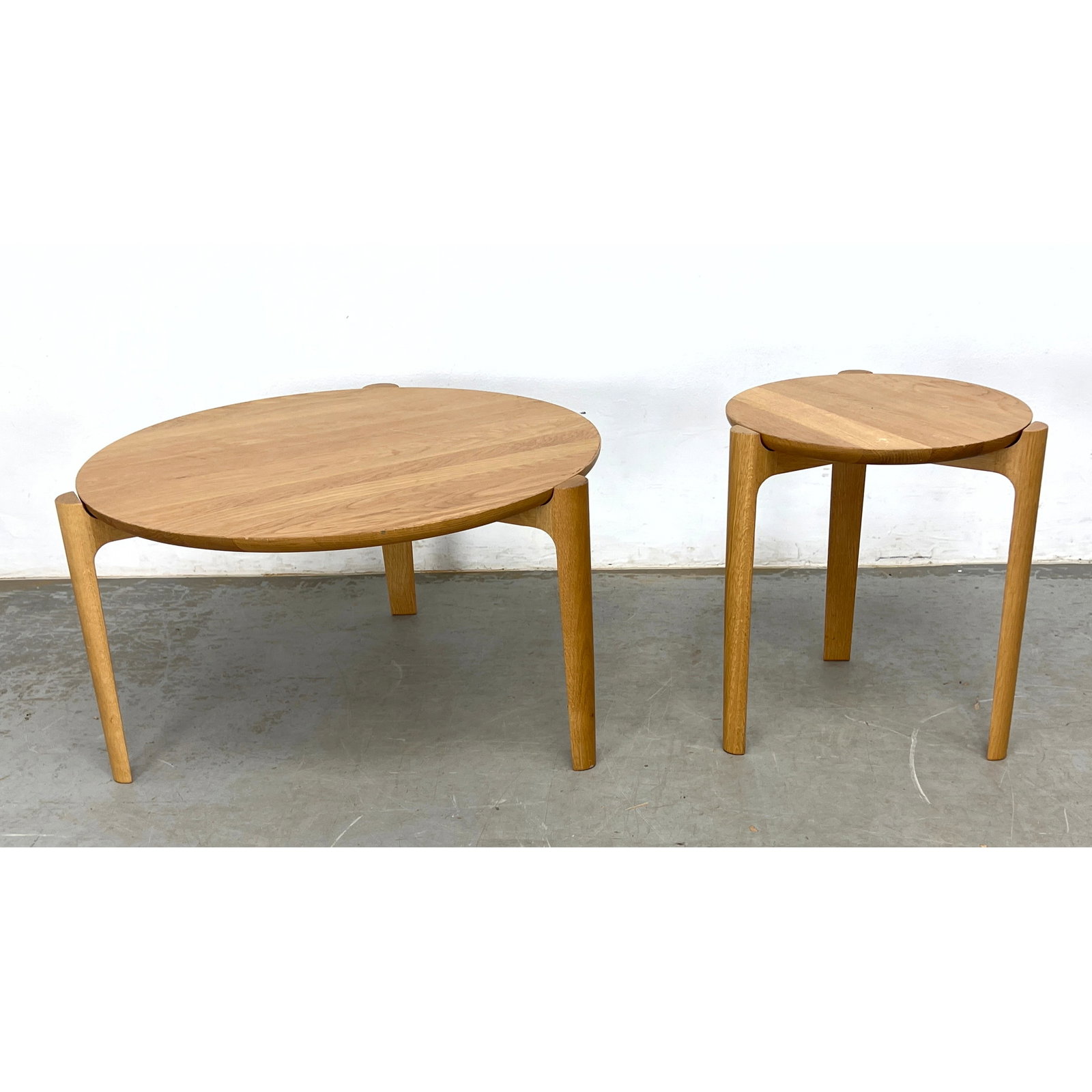 2pcs Contemporary Table. Coffee and side Table in the Wegner style. (1 of 11)
