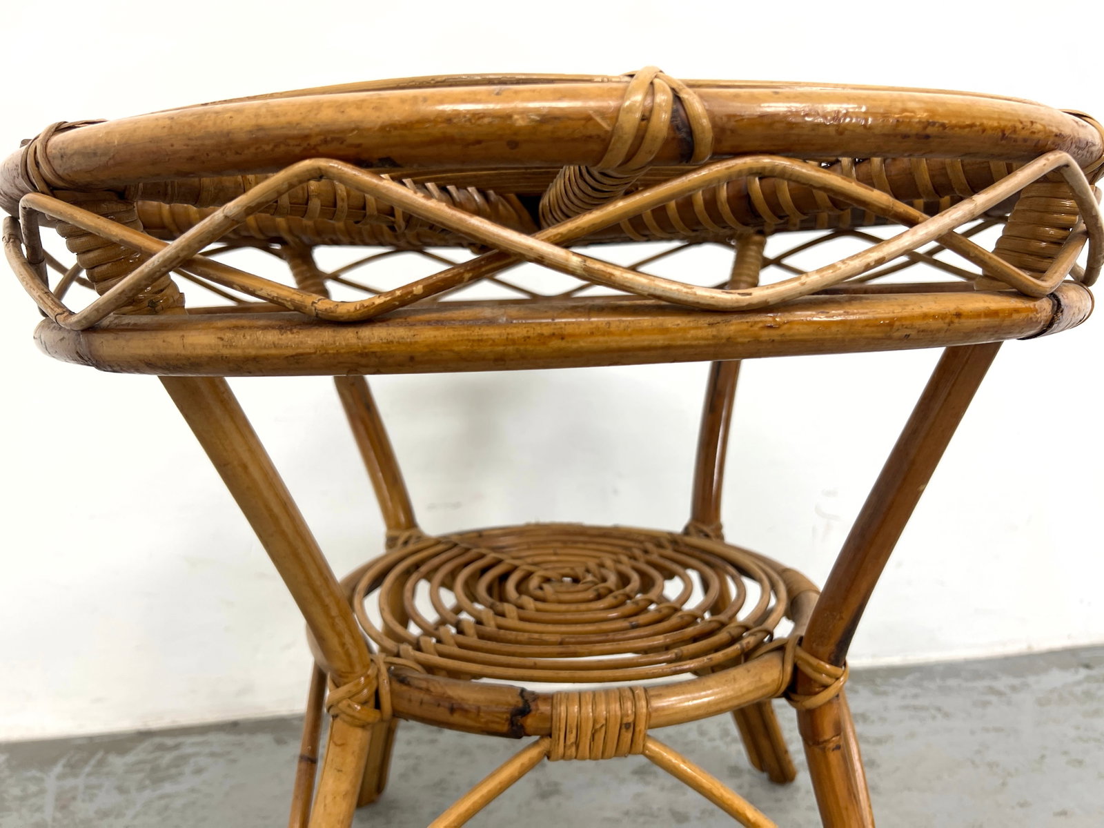 Round Albini style wicker side table. - 5