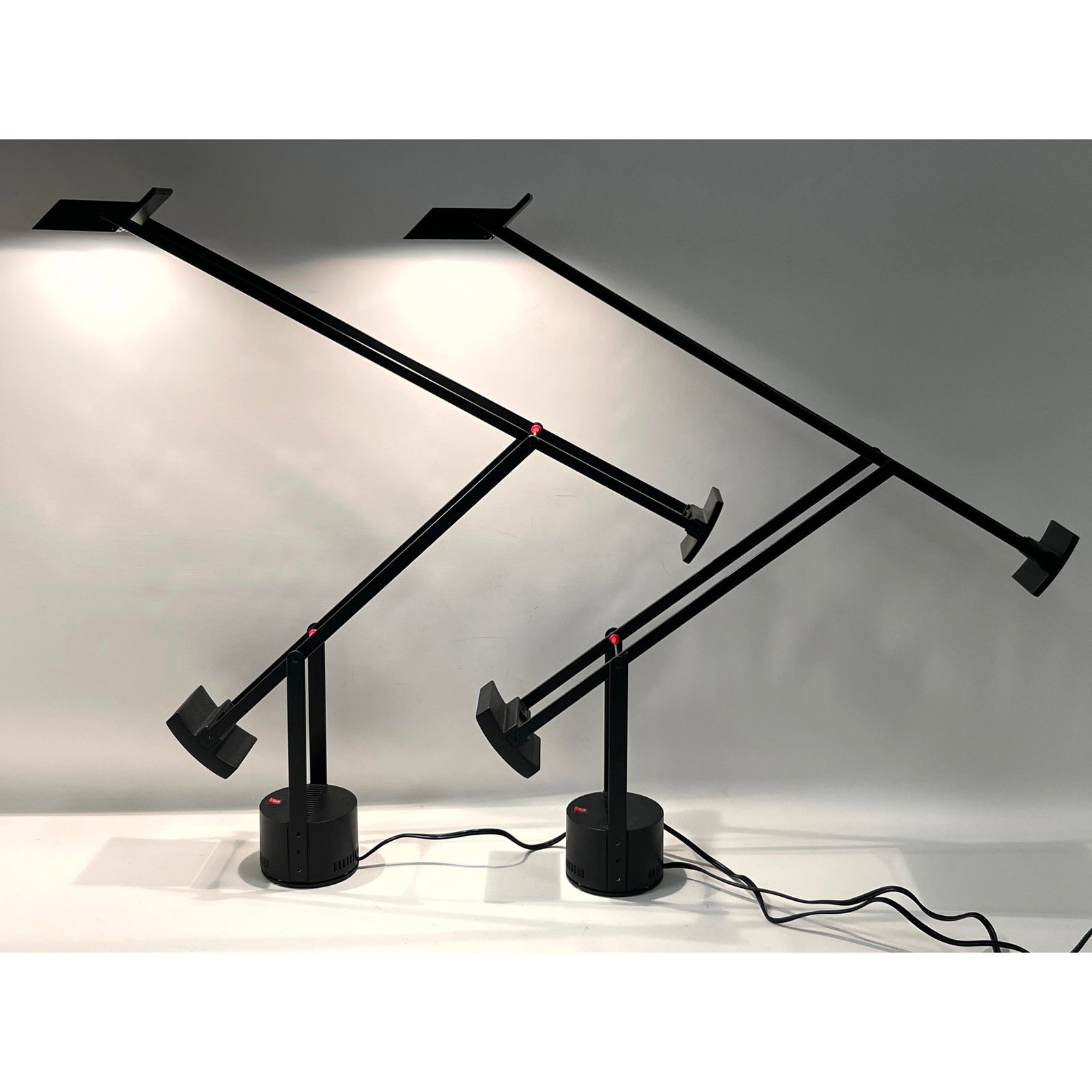 Pair Italian Richard Sapper Artemide Articulated Tizio Desk Task Lamps Italy (1 of 15)