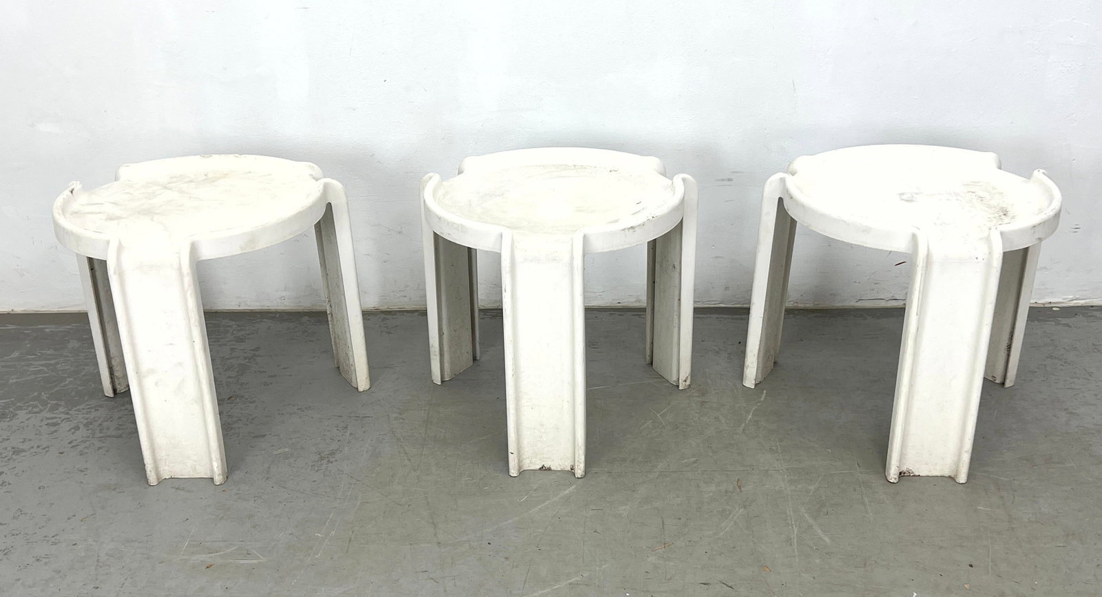 Set 3 Nesting Stacking SYROCO Molded Plastic Tables. Tripod Round Top Side Drink Tables. Marked. (1 of 13)