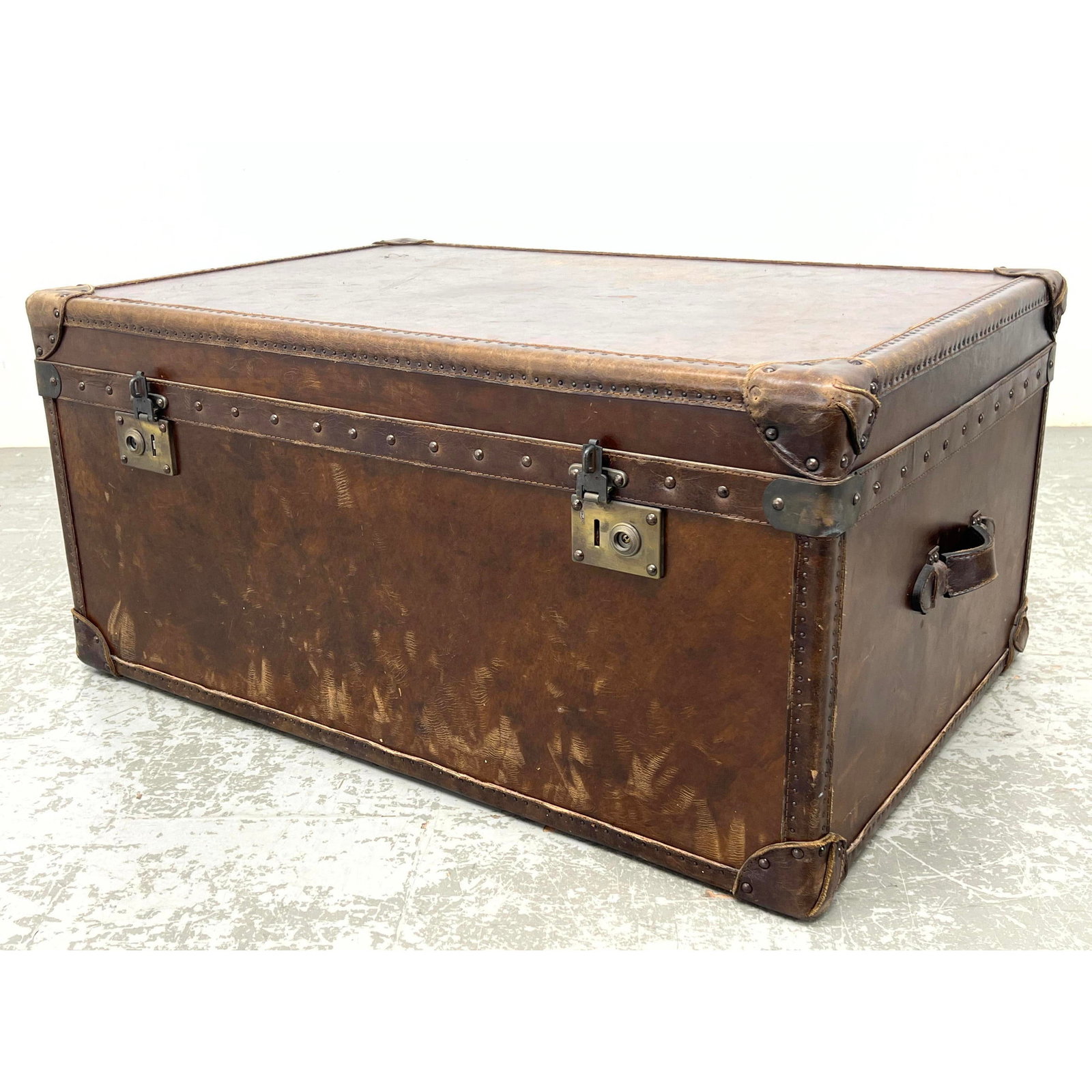 Decorative Leather Bound Trunk Table to Resemble Vintage Steamer Trunk. (1 of 19)
