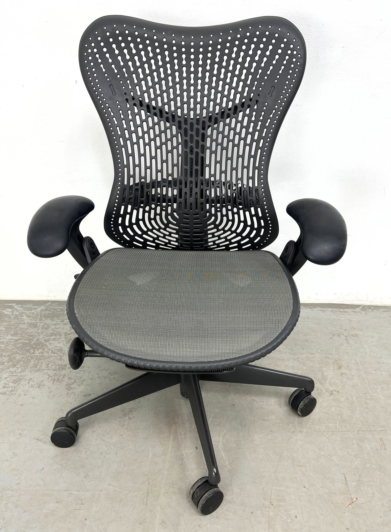 Herman Miller Mirra ergonomic office task chair: Herman Miller Mirra ergonomic office task chair Dimensions: Height: 37 inches, Width: 28 inches, Depth: 19.5 inches. - Seat Height: 15.5 inches ---