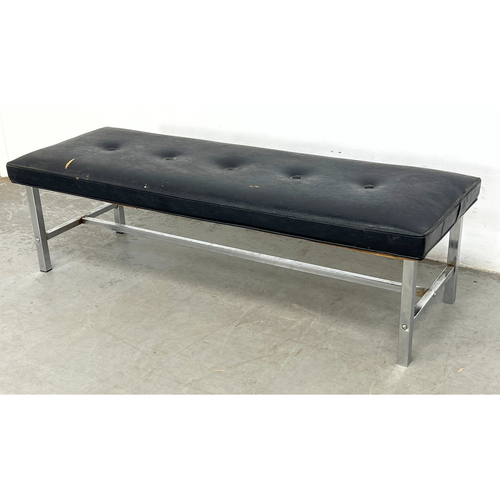 Mid Century Modern Bench. Chrome and Vinyl. (1 of 9)