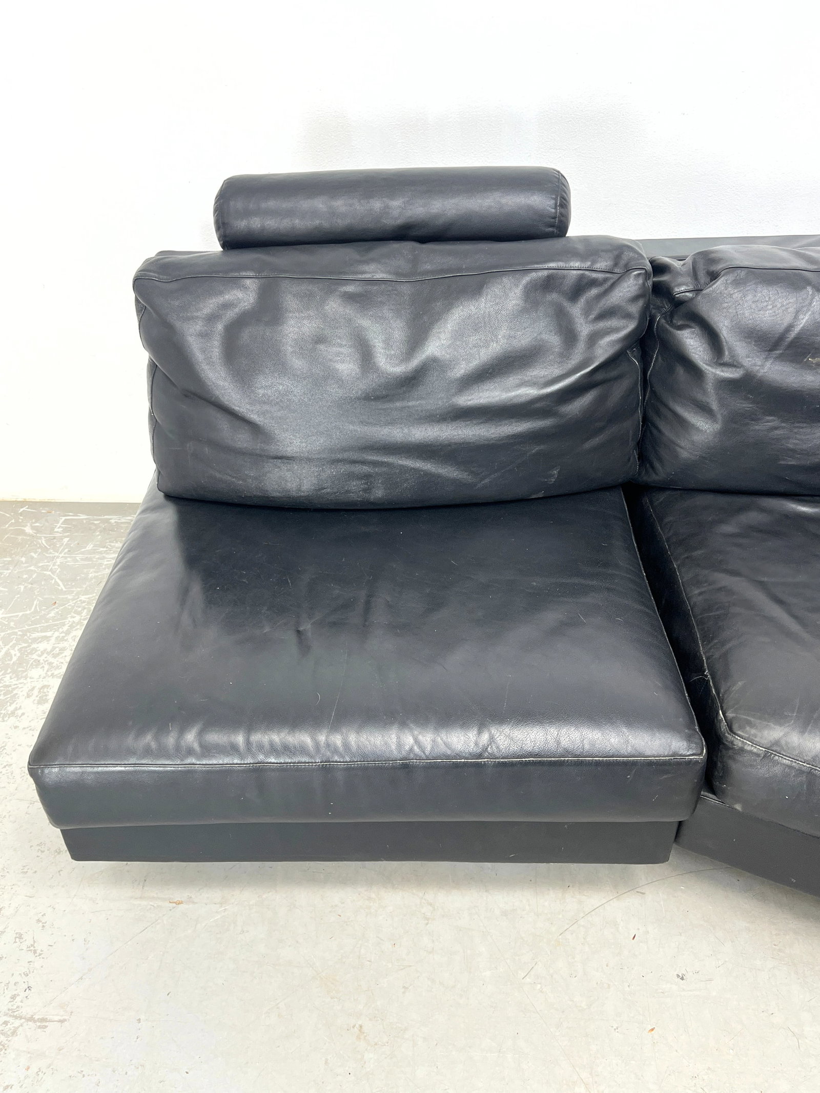 Antonio Citterio for BandB Italia 2 Section Sofa Couch. Sity sectional. Black leather. - 4