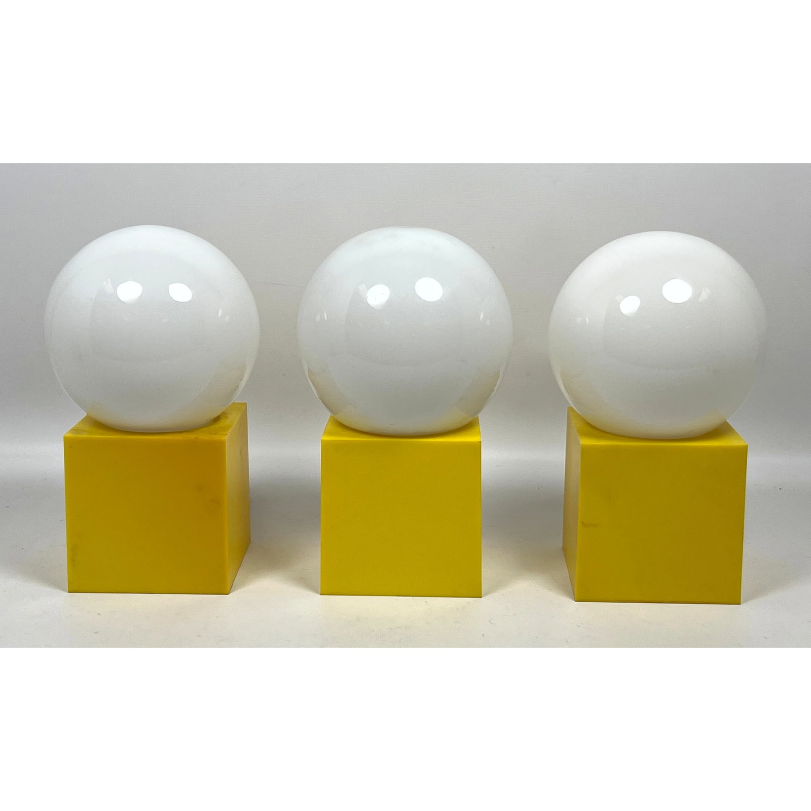 60s/70s Mod Vintage Accent Lamps. Plastic bases. Glass globes: 60s/70s Mod Vintage Accent Lamps. Plastic bases. Glass globes Dimensions: Height: 9.5 inches, Width: 6 inches, Depth: 6 inches. --- US Packing and Shipping charge: In house shipping available. Will