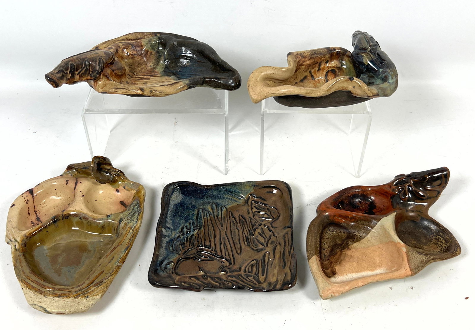 5pcs Winard Art Pottery Table Sculpture Dishes.: 5pcs Winard Art Pottery Table Sculpture Dishes. Dimensions: Height: 3 inches, Width: 10 inches, Depth: 6.5 inches. --- US Packing and Shipping charge: In house shipping available. Will be calculated