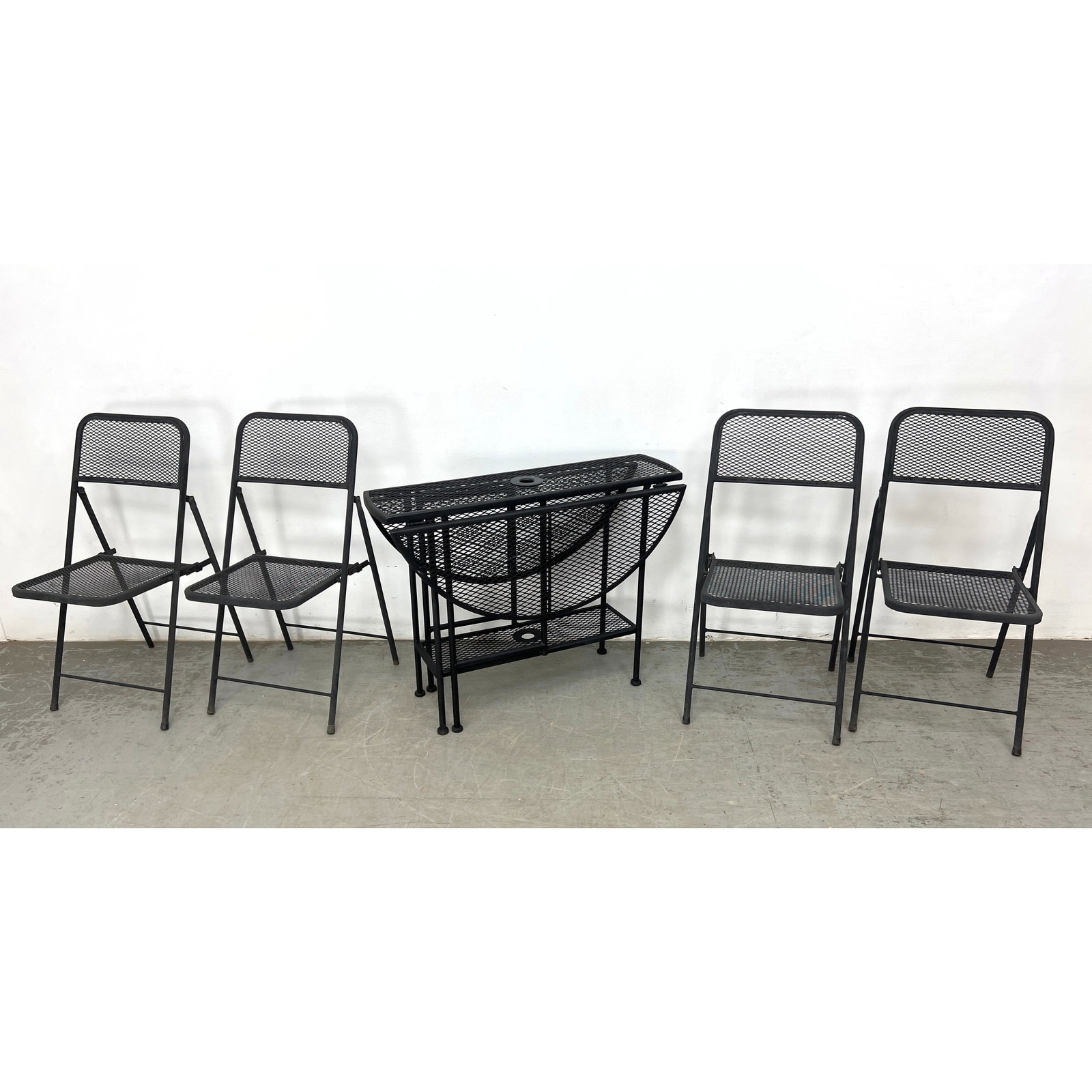 5pc Set Patio Garden Furniture. Wire mesh drop side table and 4 folding chairs.: 5pc Set Patio Garden Furniture. Wire mesh drop side table and 4 folding chairs. . Includes: 2 - 14 inch Drop leaves Dimensions: Height: 28.5 inches, Width: 10 inches, Depth: 16.5 inches. - Seat