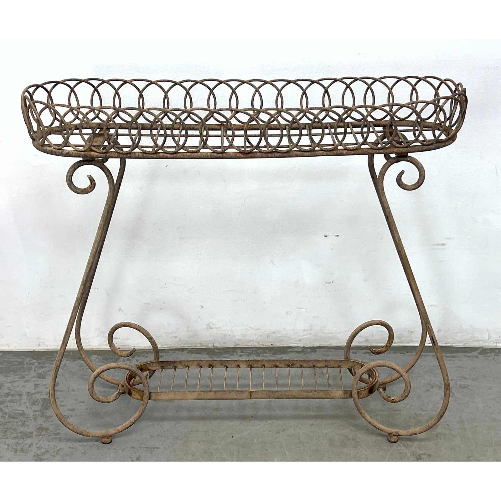 Contemporary Garden Iron Planter stand.: Contemporary Garden Iron Planter stand. Dimensions: Height: 28.25 inches, Width: 33 inches, Depth: 33 inches. ---