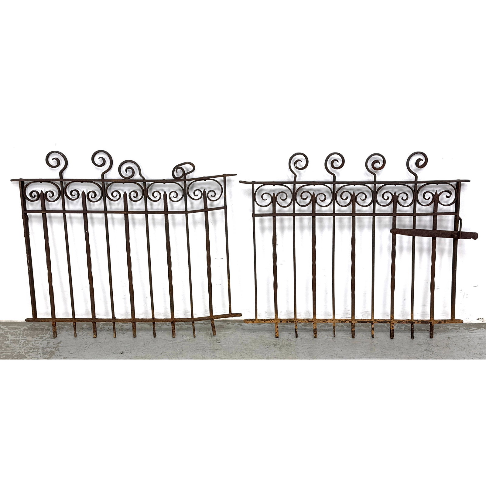 2pc Vintage Iron Railing. Straight and Twisted Uprights; curli Q Top Details. (1 of 13)