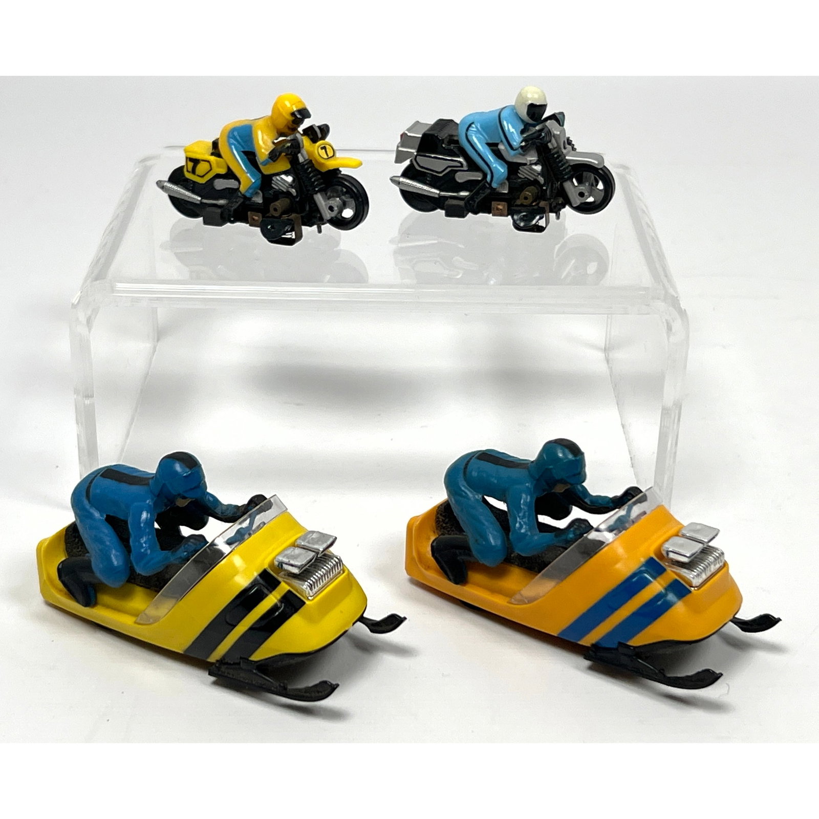 4 vintage HO-scale slot car vehicles including two snowmobiles and two motorcycles with integrated r (1 of 19)