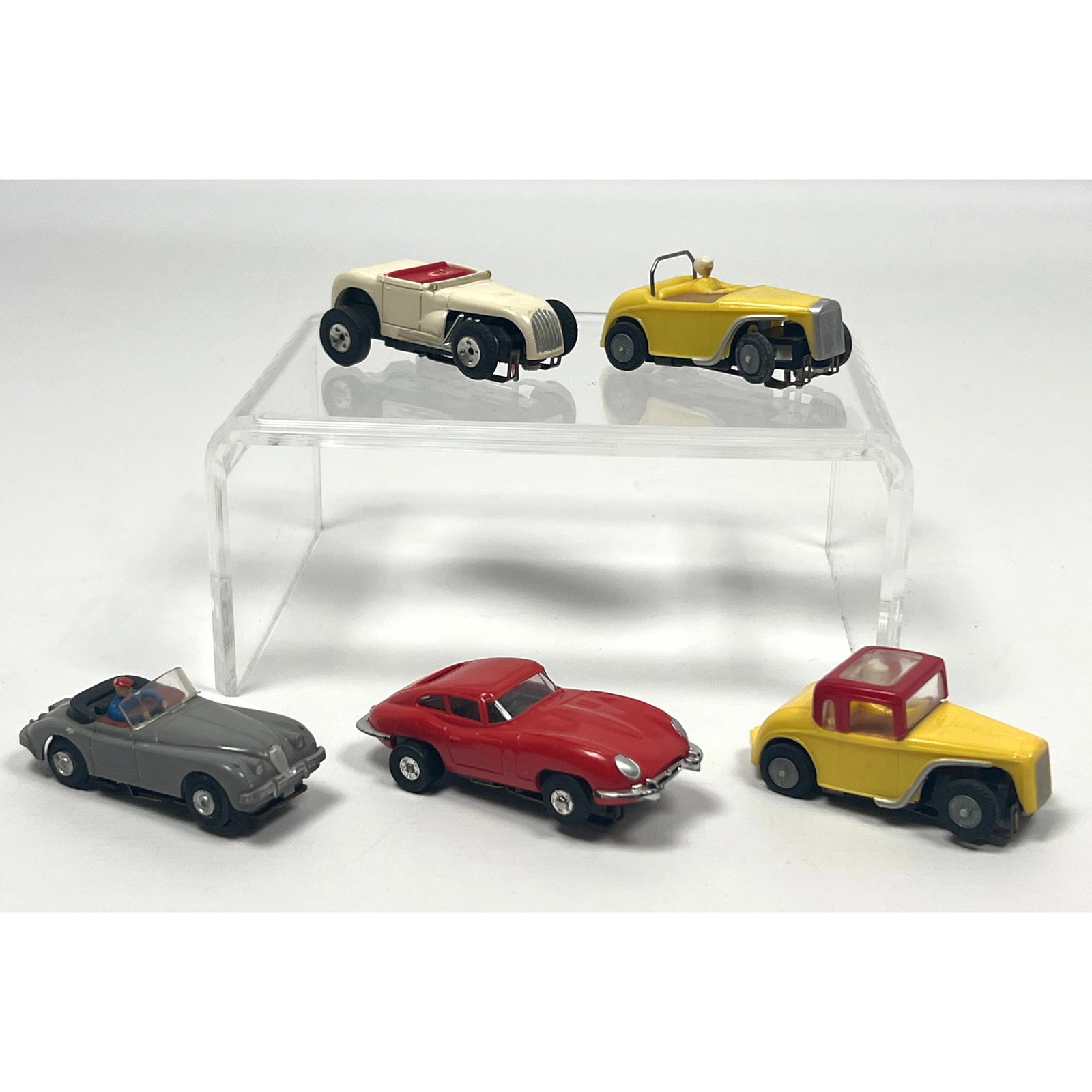 5pcs vintage HO scale slot cars manufactured by Tyco and Aurora. The group includes a Tyco yellow op (1 of 19)