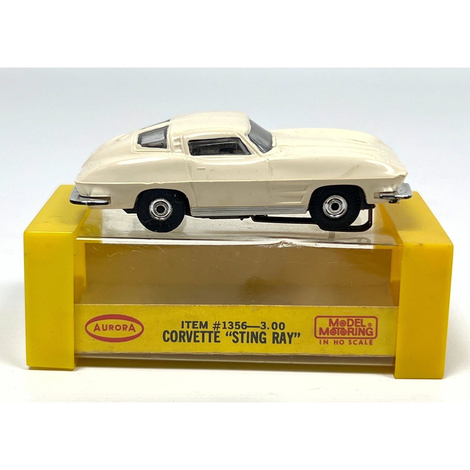 Aurora Model Motoring HO scale slot car features the 1963 split-window fastback Corvette Sting Ray b: Aurora Model Motoring HO scale slot car features the 1963 split-window fastback Corvette Sting Ray body style. The body is constructed of molded off-white plastic with chrome-finished front and rear b
