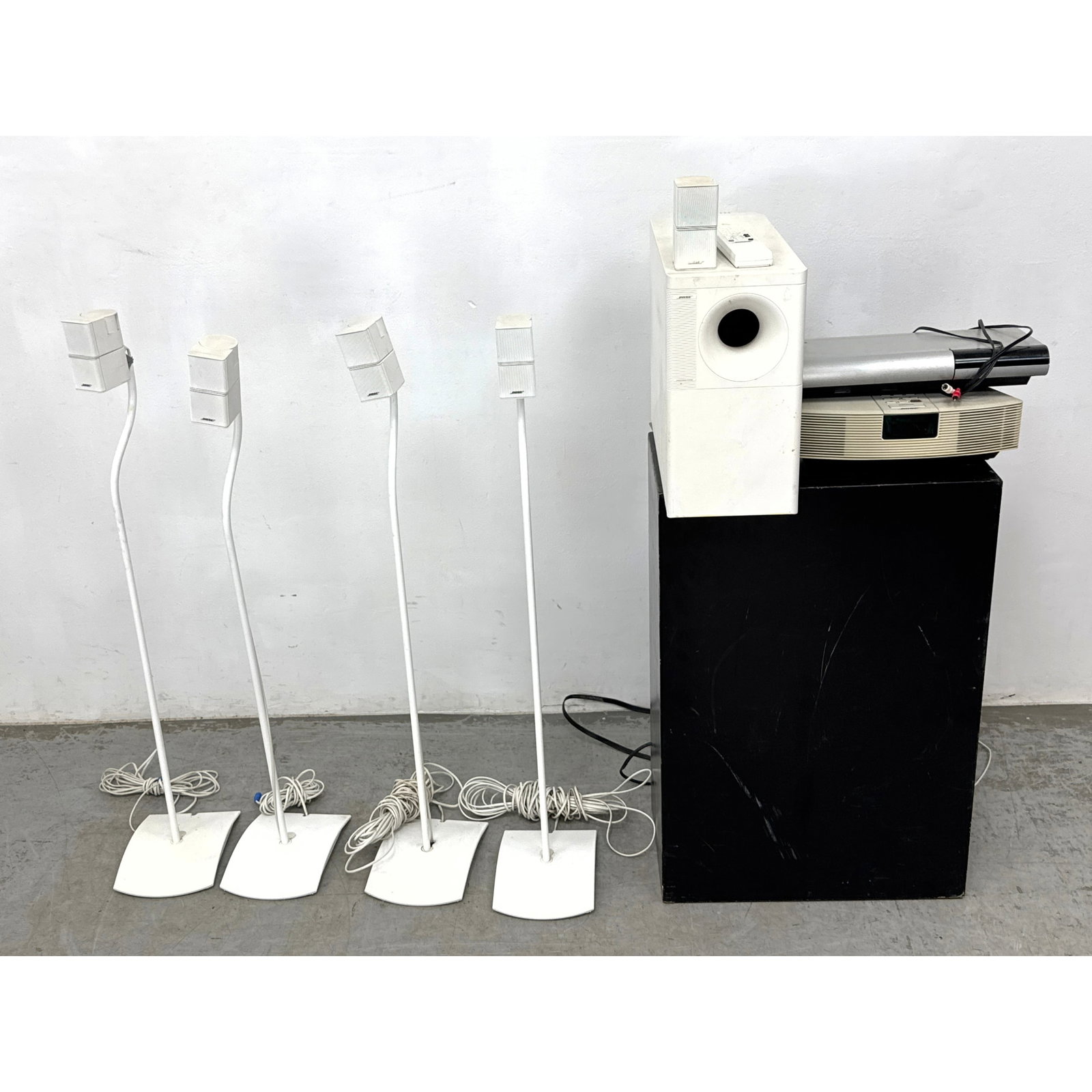 Bose home audio equipment features a Lifestyle Model 20 Music Center, identified by manufacturer mar (1 of 20)