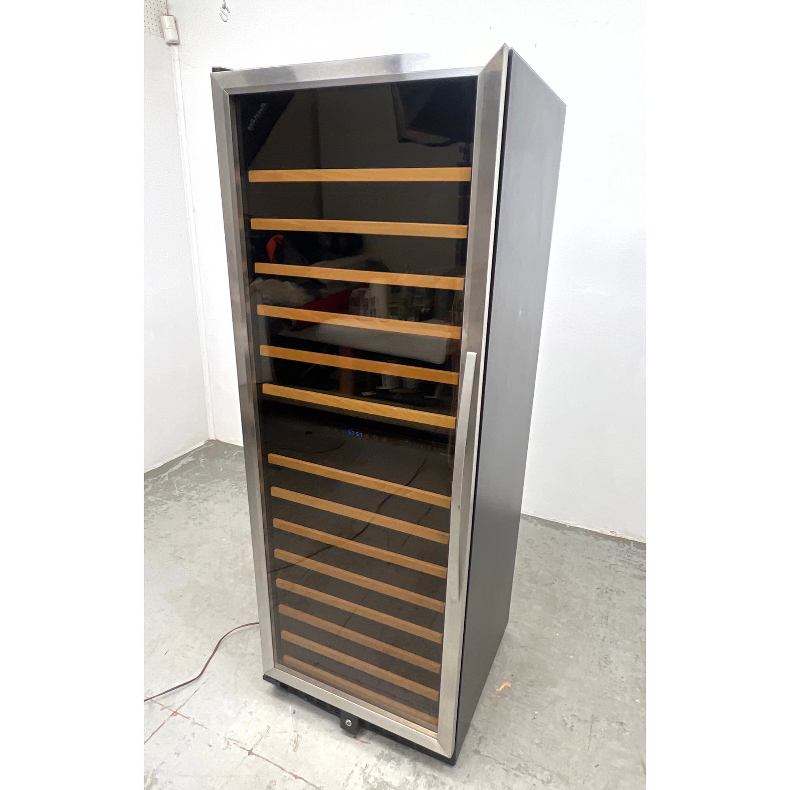 N'FINITY PRO dual-zone wine cooler cellar manufactured by Wine Enthusiast, model N'FINITY PRO BU-490 (1 of 12)