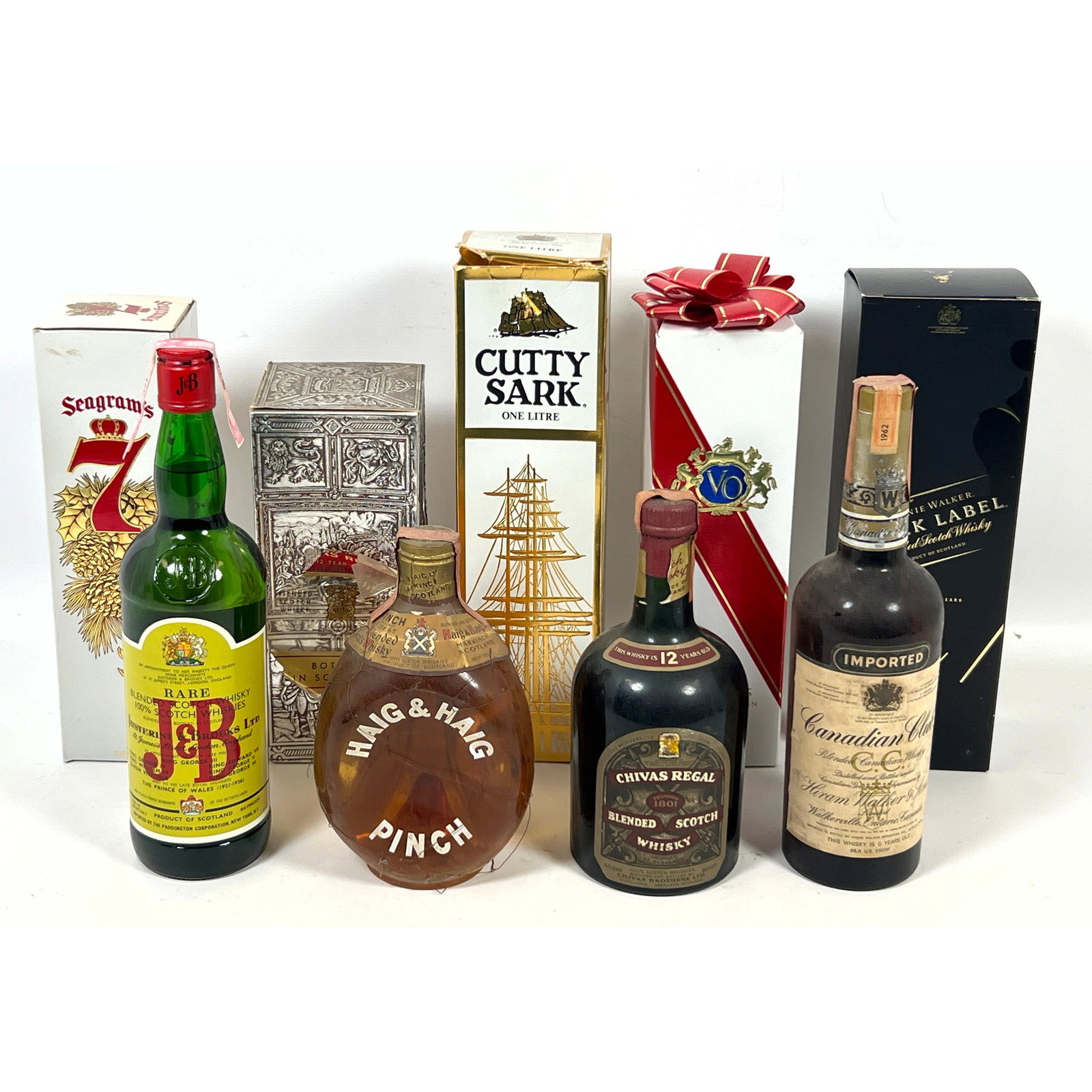 9pcs Assorted blended whiskies originating from Scotland, Canada, and the United States The group co (1 of 16)