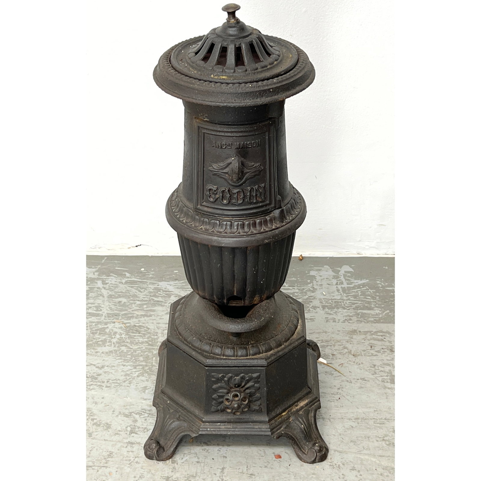 GODIN French Cast Iron Stove. Pierced Lid. As found. (1 of 9)