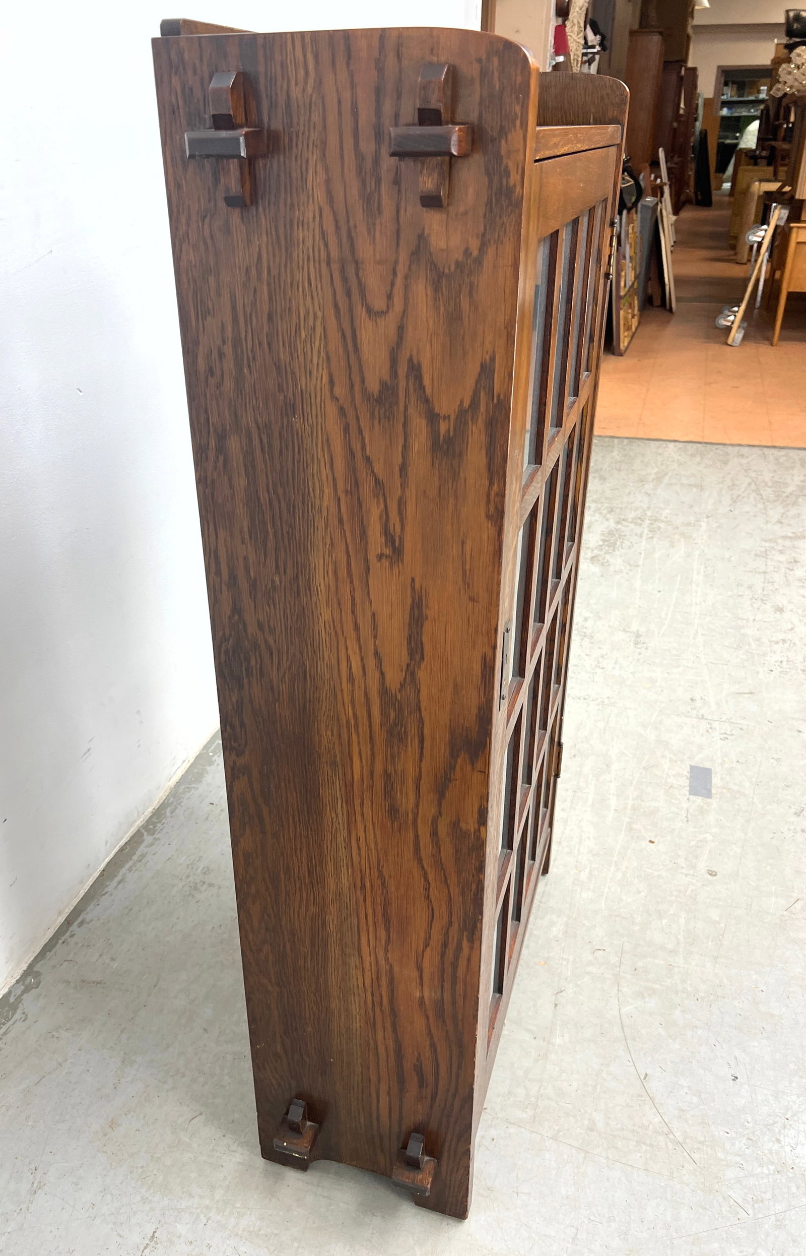 Vintage L and J G Stickley arts and Crafts Mission Oak Bookcase with Single Mullion Door. model 64. - 3