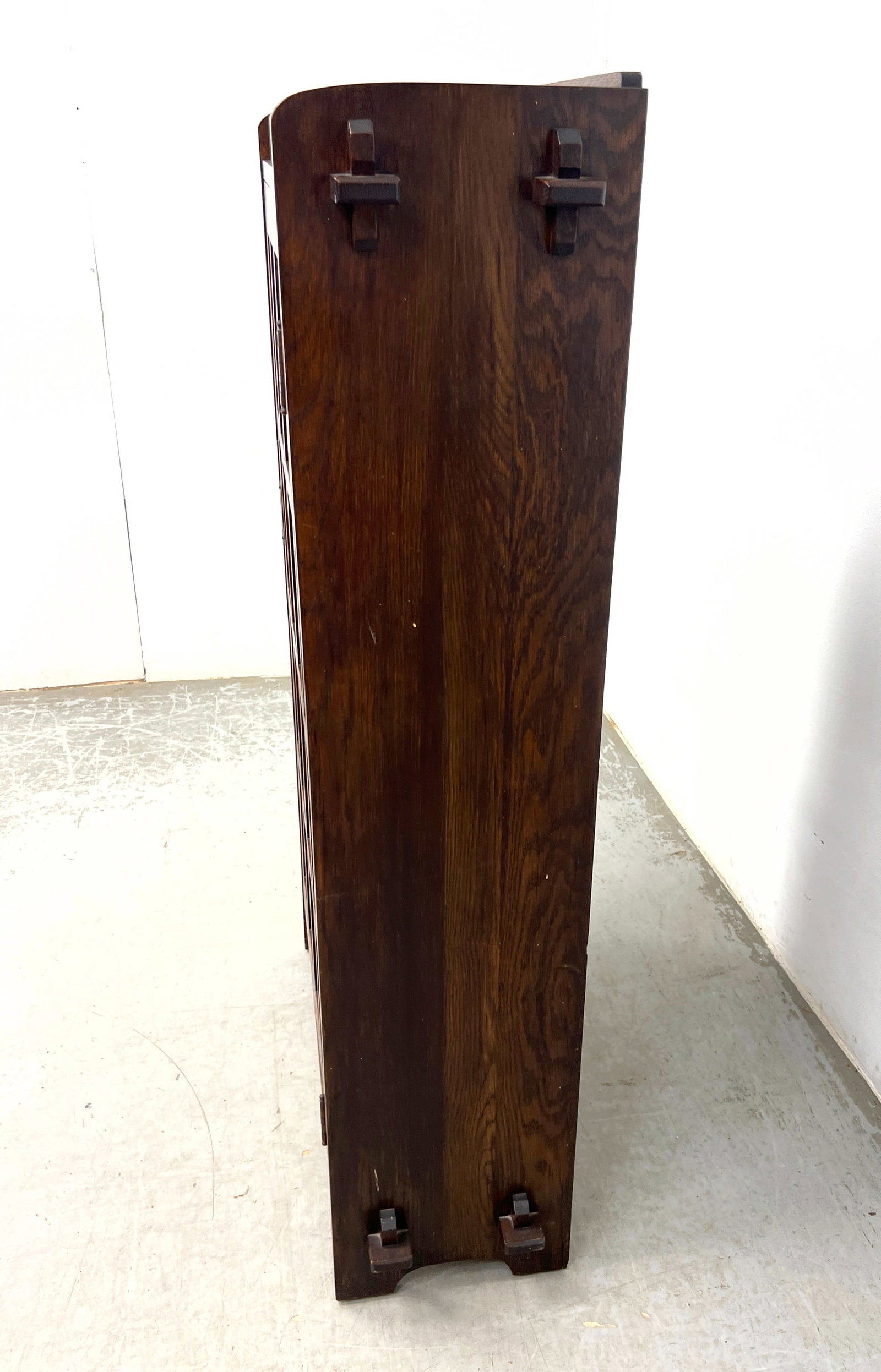 Vintage L and J G Stickley arts and Crafts Mission Oak Bookcase with Single Mullion Door. model 64. - 4