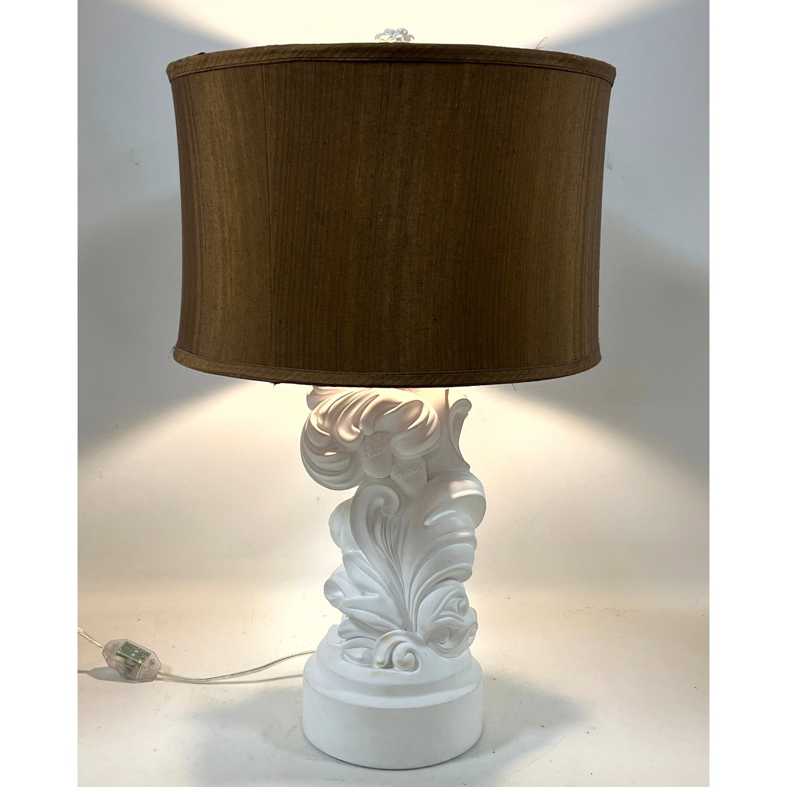 White Plaster Dorothy Draper Style Scrolled Leaf Lamp. Roche Acanthus (1 of 13)