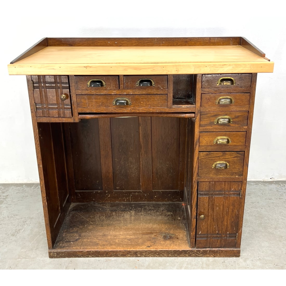 Vintage Oak Jewelers Work Bench Cabinet. (1 of 11)