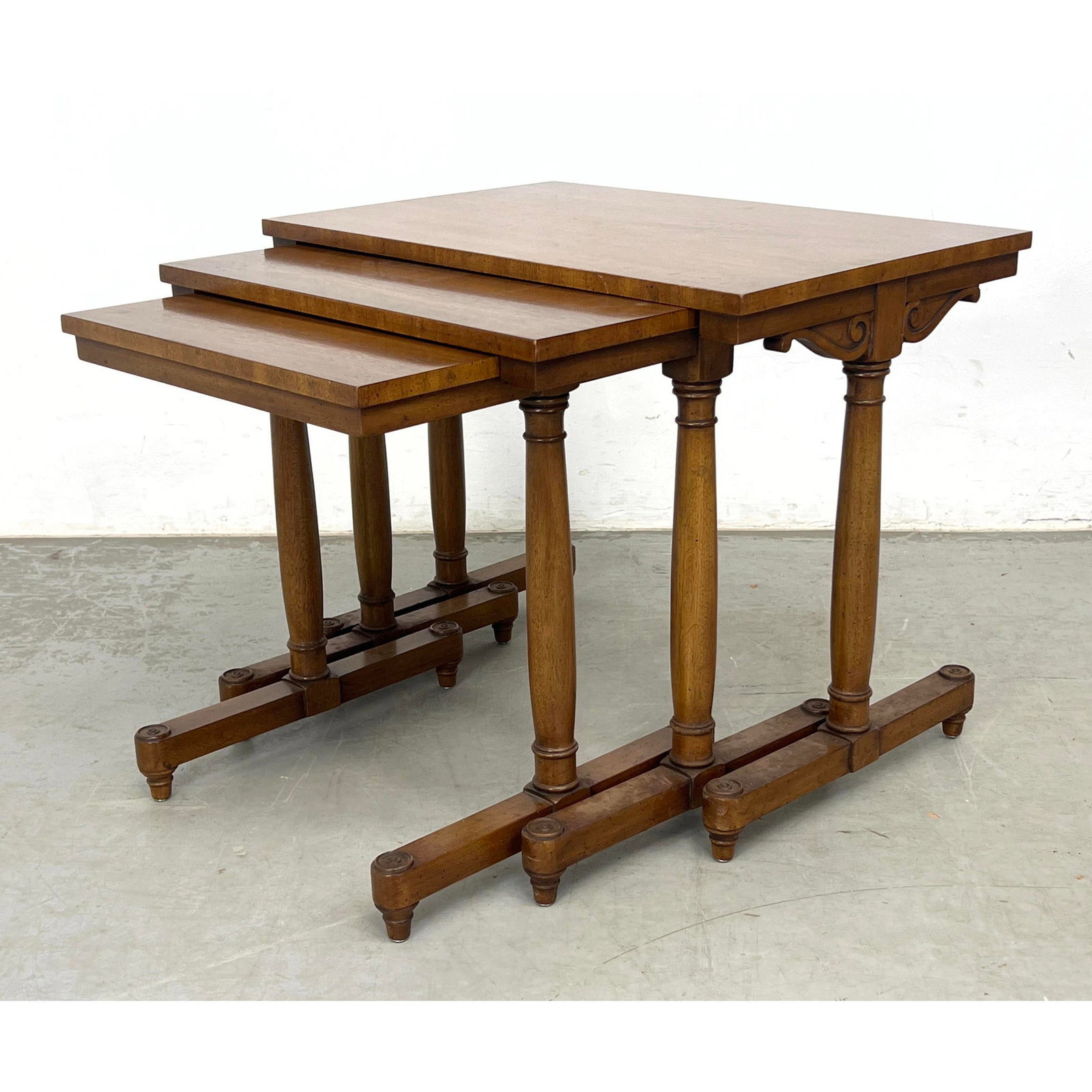 Heritage 3pc Nesting Table Set. (1 of 10)