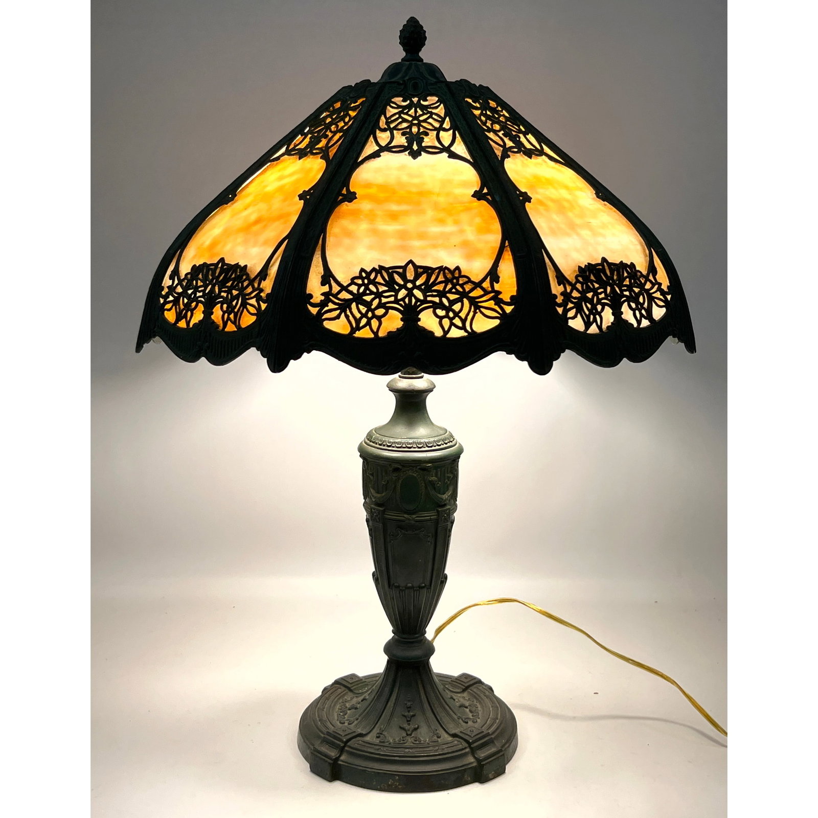 Early 20th century slag glass table lamp featuring an Arts and Crafts aesthetic. (1 of 14)