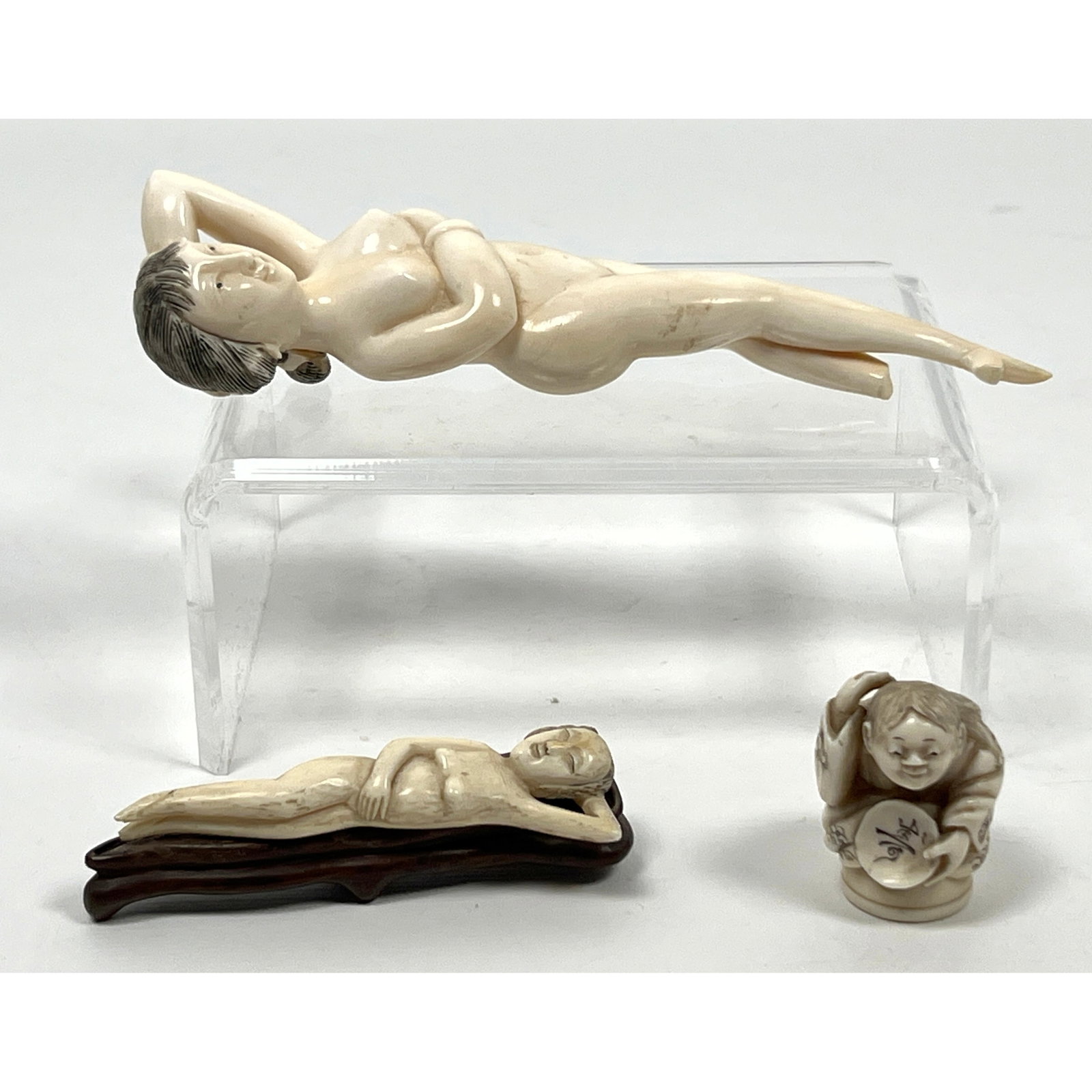 3pcs Vintage Tradition Chinese Carvings.: 3pcs Vintage Tradition Chinese Carvings. Dimensions: Height: 1.5 inches, Width: 6.5 inches, Depth: 2 inches. --- US Packing and Shipping charge: In house shipping available. Will be calculated once