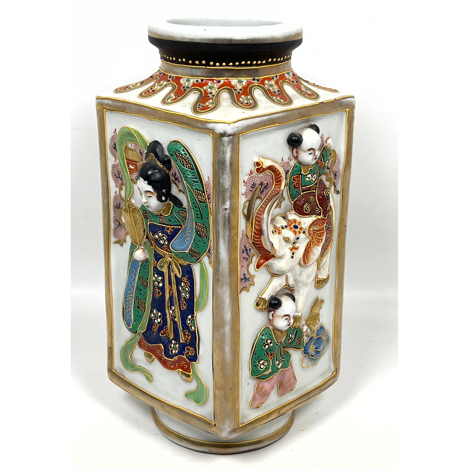 Japanese four-sided porcelain vase featuring high-relief moriage decoration (1 of 11)