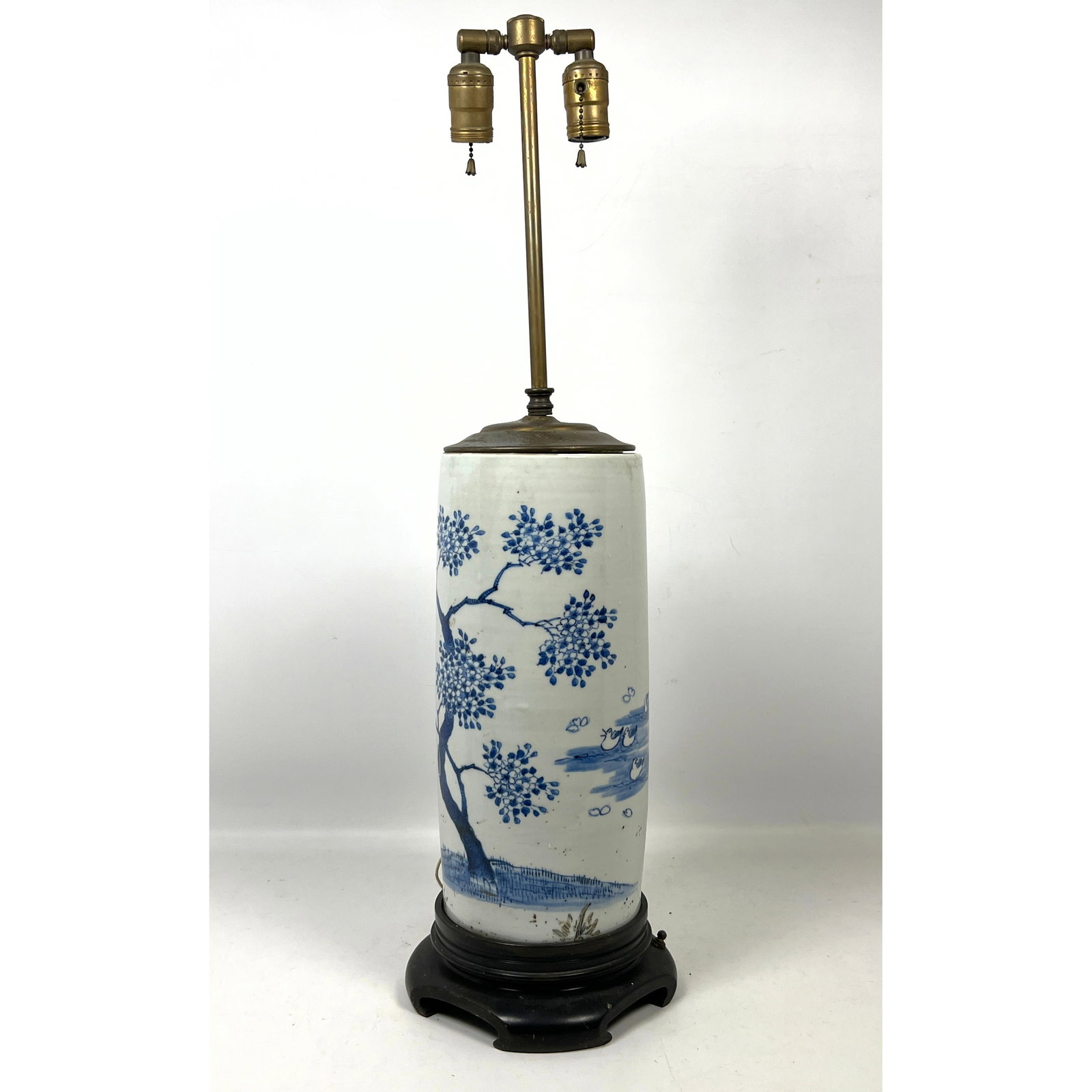 Chinese Porcelain Blue and white Table Lamp. (1 of 14)