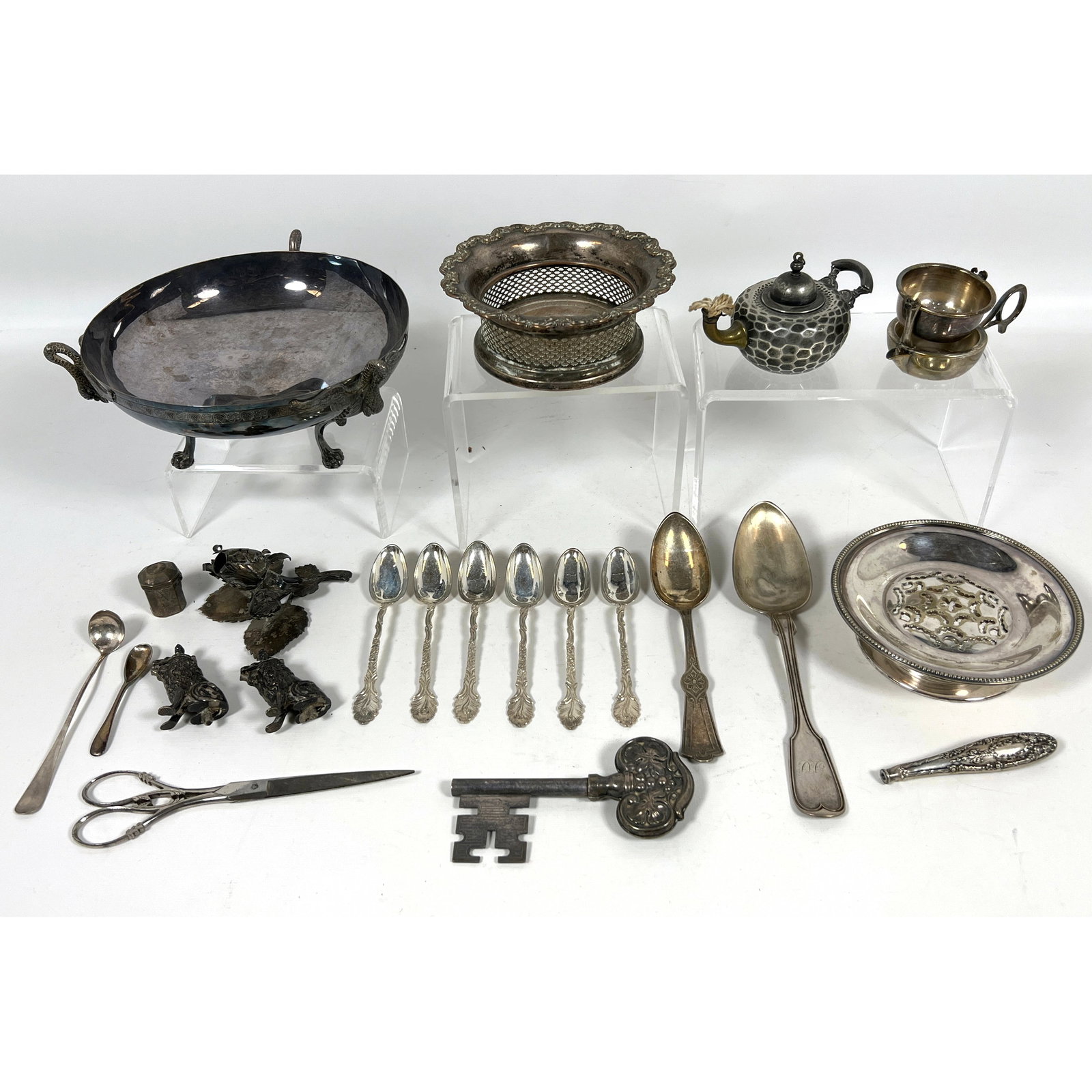 Collection of Antique Silverplate Tablewares. Key corkscrew, hinged lions, Hammered cigar lighter, w: Collection of Antique Silverplate Tablewares. Key corkscrew, hinged lions, Hammered cigar lighter, wine coaster, etc. Dimensions: Height: 6.75 inches, Width: 1.75 inches. --- US Packing and Shipping c