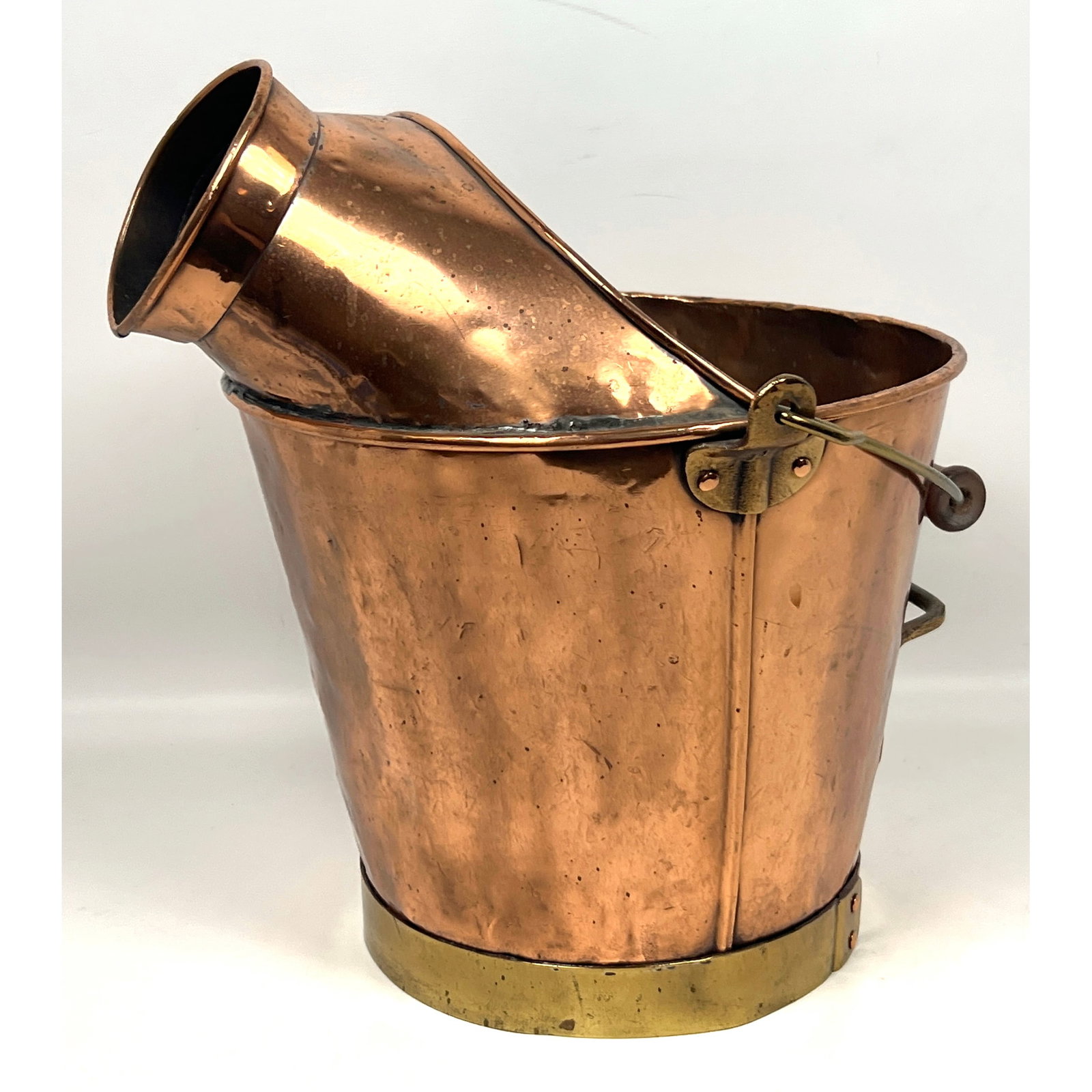 Antique copper and brass confectioner pouring bucket, manufactured by Thomas Mills and Brother of Ph (1 of 10)