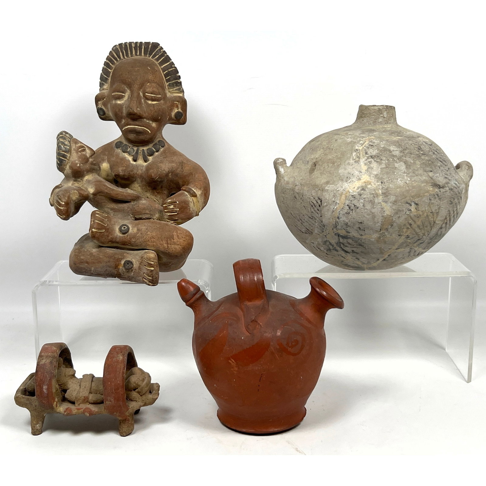 4pcs Ceramic Items. various Pre-Columbian cultural styles from North, Central, and South America. On: 4pcs Ceramic Items. various Pre-Columbian cultural styles from North, Central, and South America. One item is a large globular storage jar in the Ancestral Puebloan style, featuring a grey-white slip 