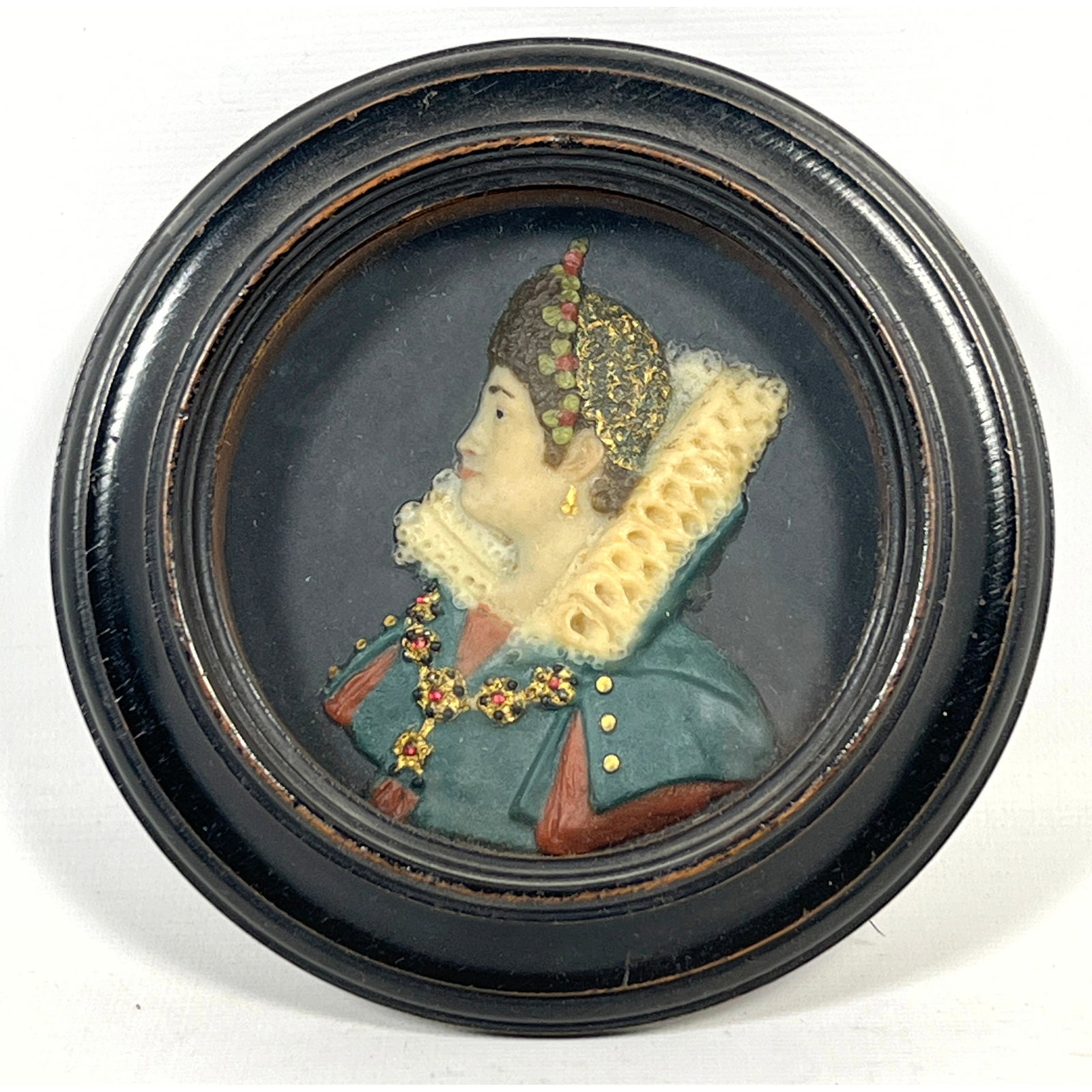 Antique polychrome wax relief Carving sculpture portrait miniature depicting Maria Magdalena, Archdu: Antique polychrome wax relief Carving sculpture portrait miniature depicting Maria Magdalena, Archduchess of Austria Dimensions: Height: 5.75 inches, Width: 5.75 inches. --- US Packing and Shipping ch