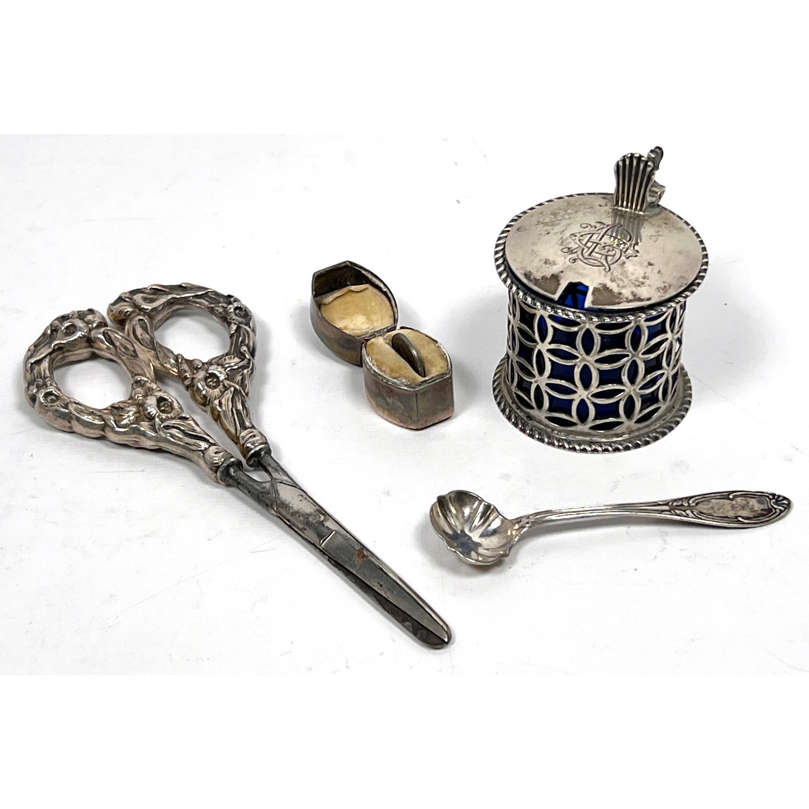 4pc Sterling Objects. English sterling silver mustard pot by Walker and Hall of Sheffield, dated 190: 4pc Sterling Objects. English sterling silver mustard pot by Walker and Hall of Sheffield, dated 1900. Scissors with sterling silver handles cast in an Art Nouveau floral and foliate pattern Sterling 