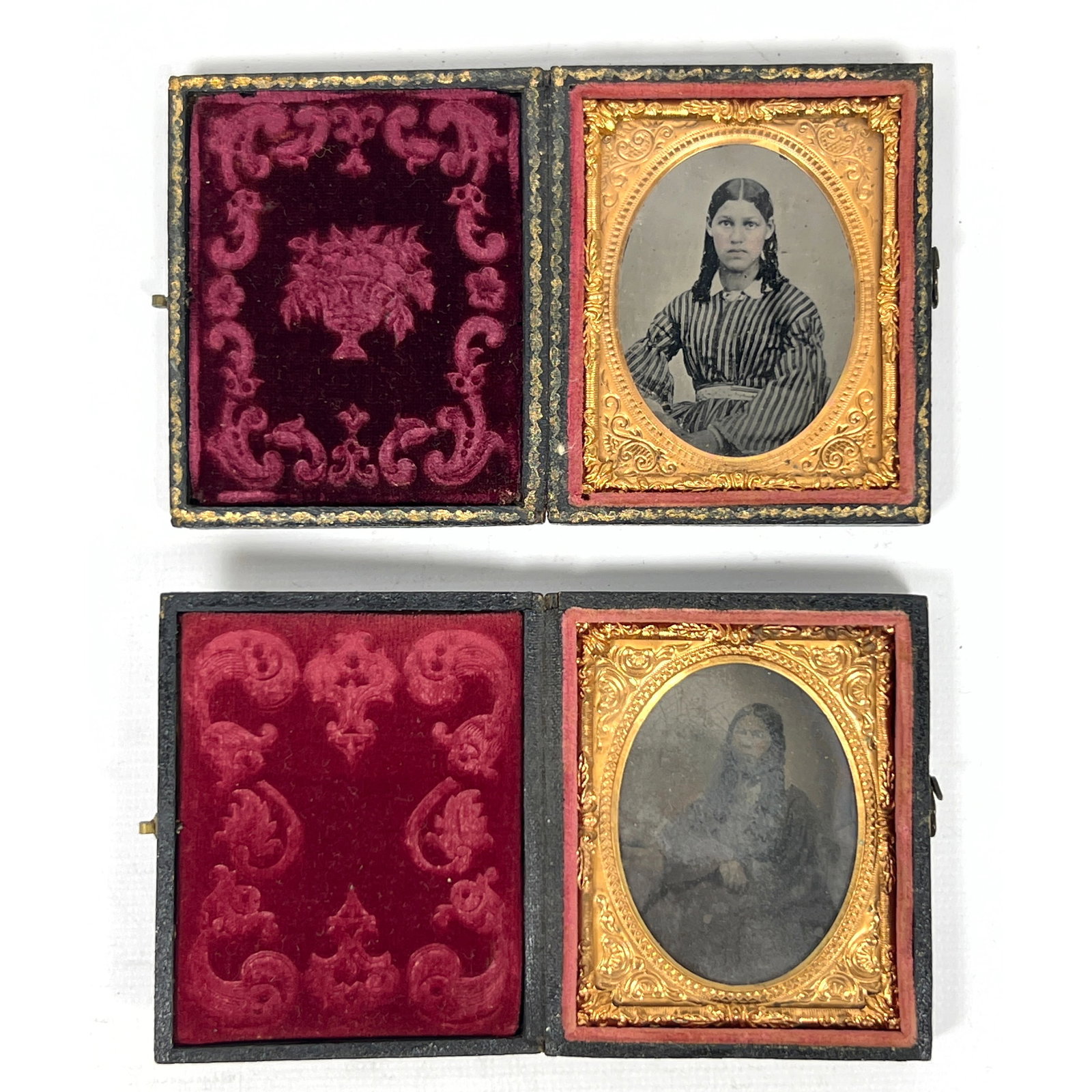 2pcs 19th century cased photographic portraits. Young woman with hair styled in long ringlets sixth- (1 of 12)