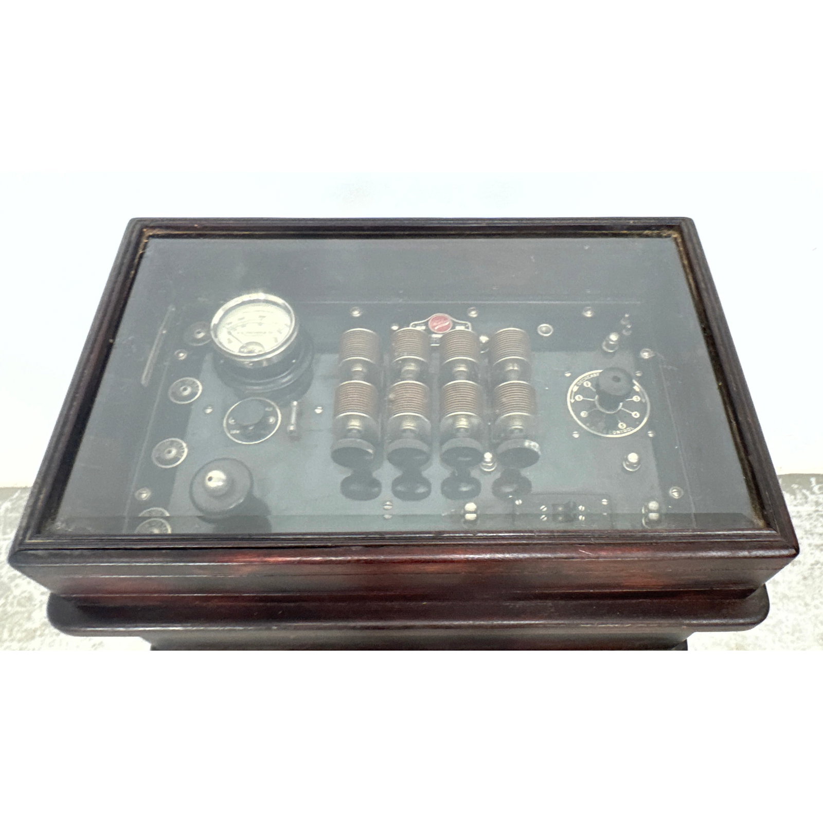 early 20th century medical diathermy machine manufactured by H.G. Fischer and Co. of Chicago, Illino: early 20th century medical diathermy machine manufactured by H.G. Fischer and Co. of Chicago, Illinois. Dimensions: Height: 12 inches, Width: 22.5 inches, Depth: 15 inches. ---